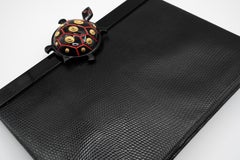 Isabel Canovas - Pochette à fermoir tortue en lézard noir