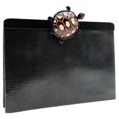 Clutch Isabel Canovas in lucertola nera con chiusura a tartaruga