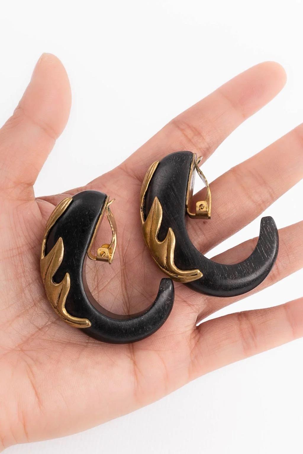 Isabel Canovas Gilted Metal and Wooden Clip-on Earrings 2