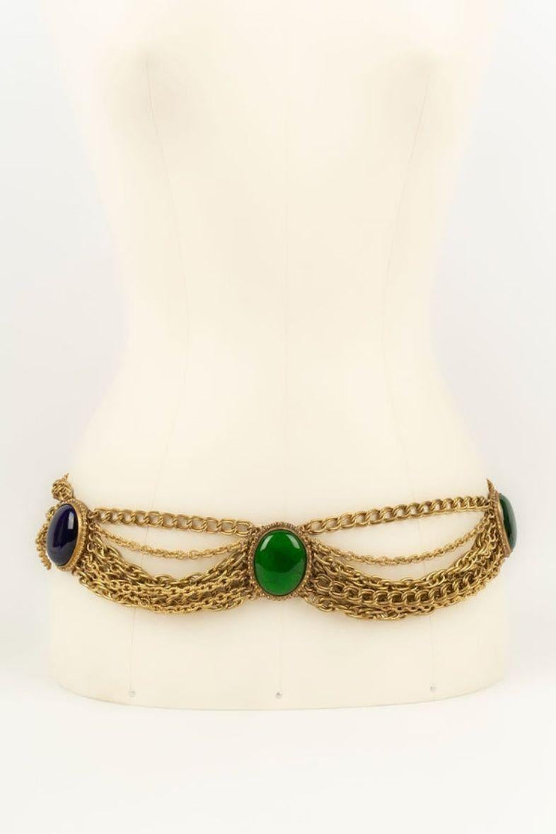 Isabel Canovas - Belt made of golden chains and imposing glass cabochons.

Additional information: 
Dimensions: Length: 89 cm
Condition: Very good condition
Seller Ref number: ACC172