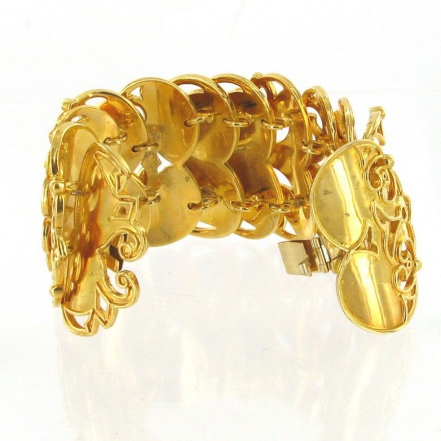 Lovely articulated gold-plated cuff representing stylized hearts by Isabel Canovas
Condition: excellent
Made in France
Material: gold-plated metal
Color: golden
Dimensions : wrist circumference 17 cm, height 6 cm, diameter: 7 cm
Hardware :