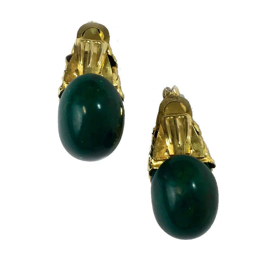 ISABEL CANOVAS Large Clip-on earrings in Gilt Metal and Malachite Green Resin 2