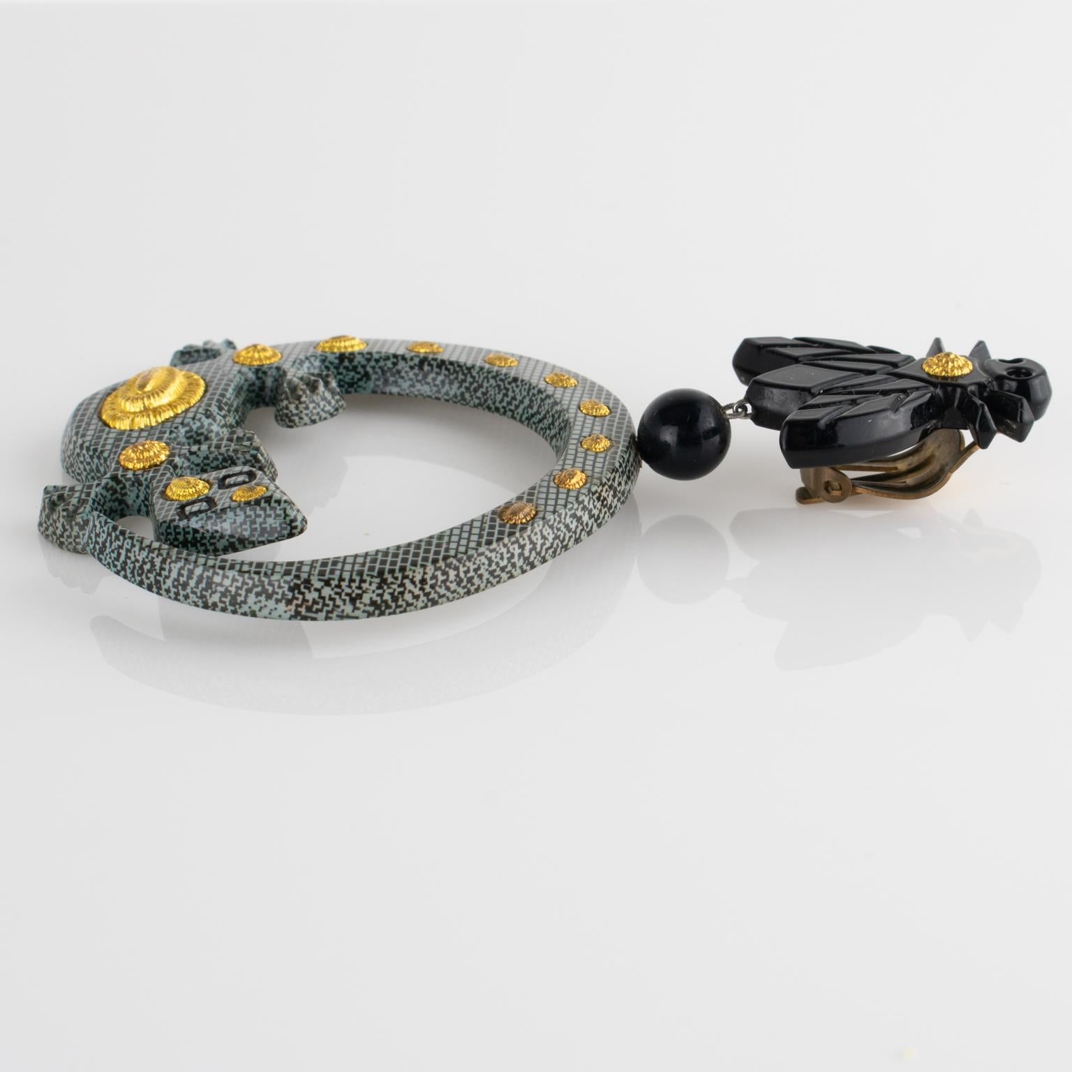 Isabel Canovas Lizard and HoneyBee Resin Dangle Carved Clip-on Earrings For Sale 5