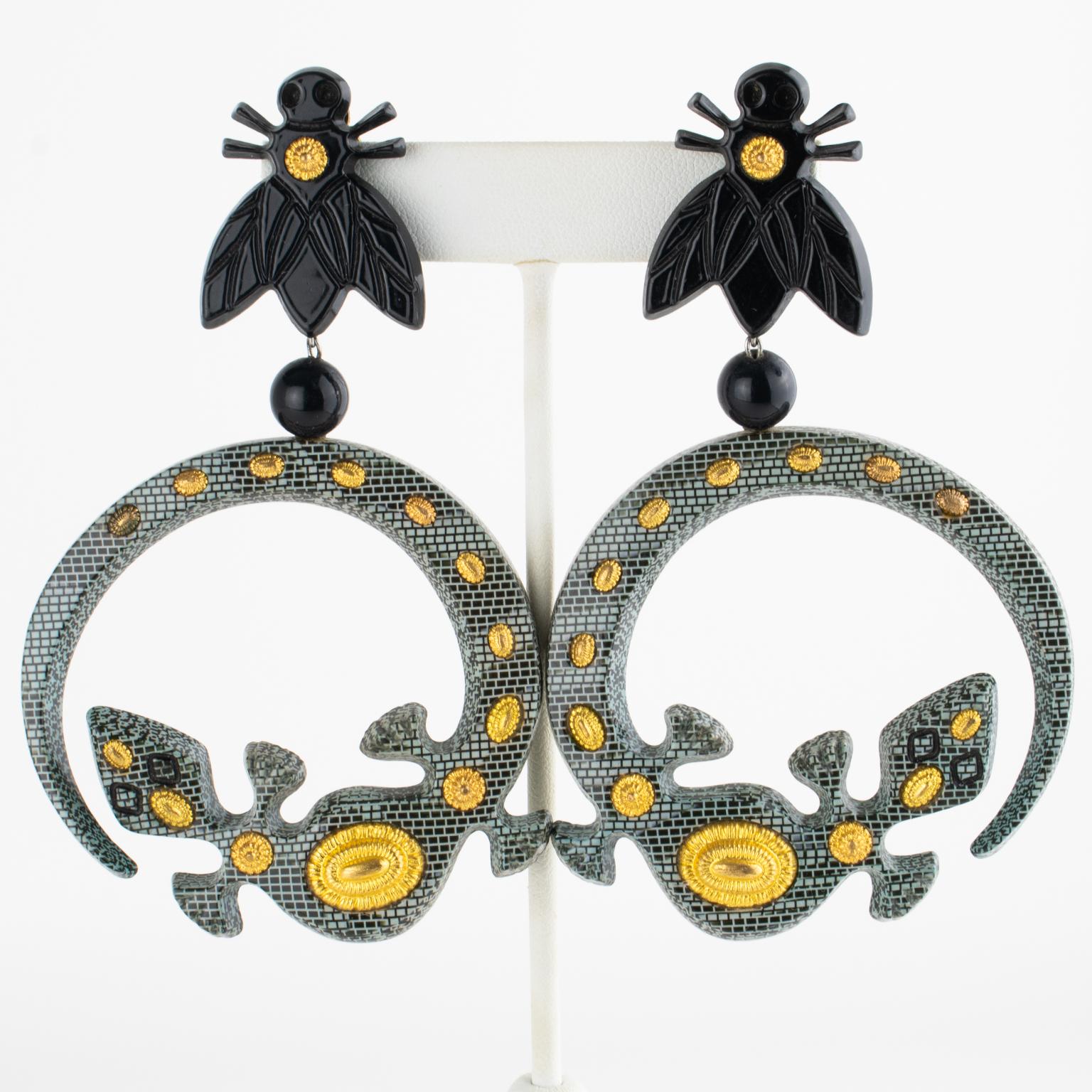 Isabel Canovas Lizard and HoneyBee Resin Dangle Carved Clip-on Earrings For Sale 1