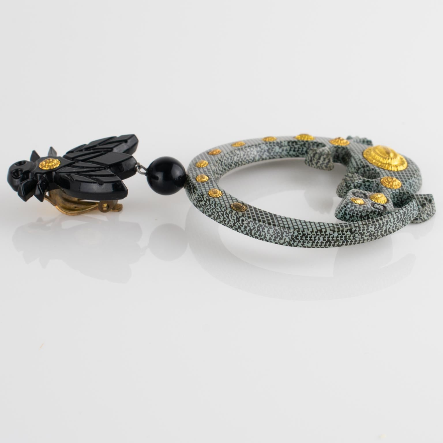 Isabel Canovas Lizard and HoneyBee Resin Dangle Carved Clip-on Earrings For Sale 4