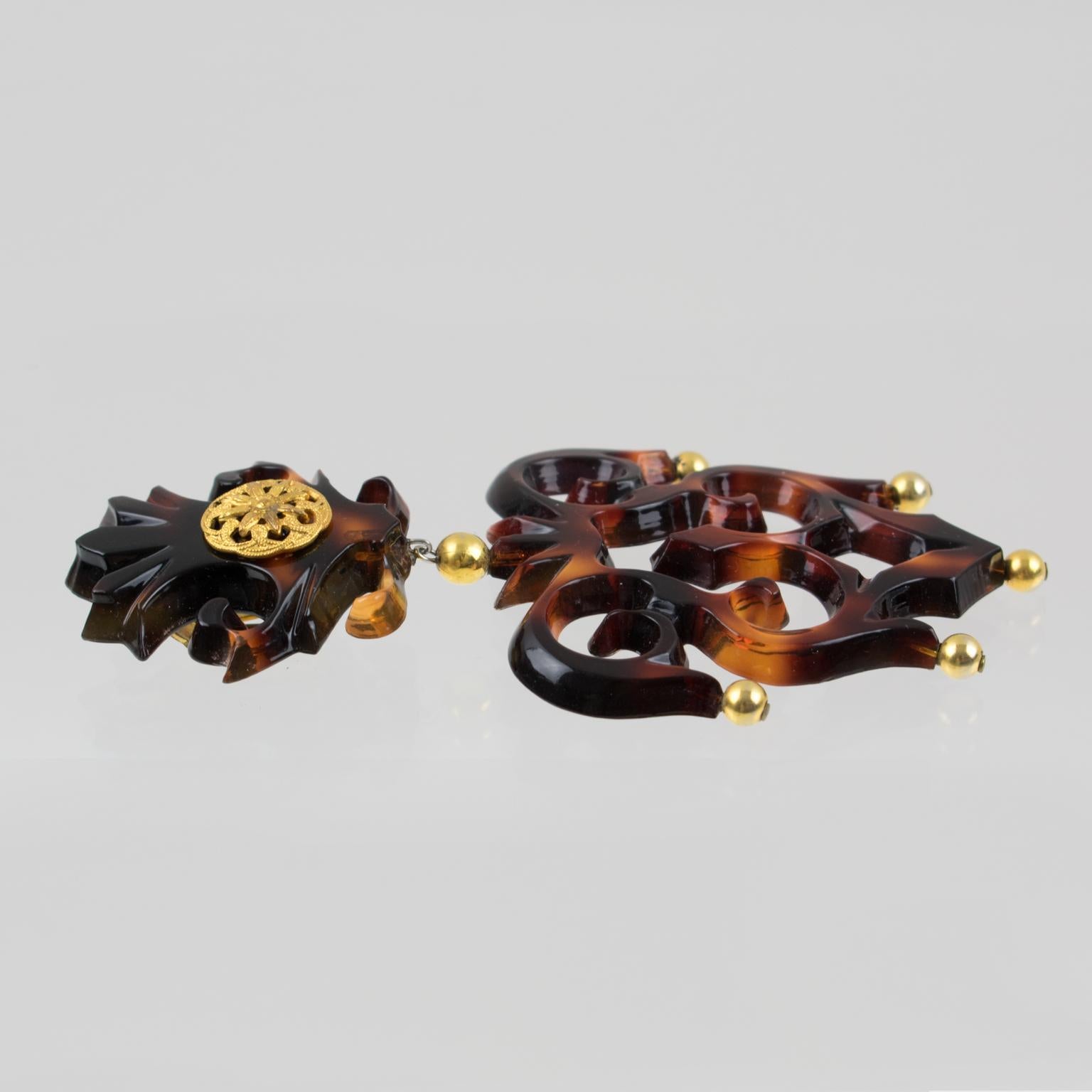 Orecchini a clip in resina acrilica Isabel Canovas Tortoise Dangle Carved in vendita 1