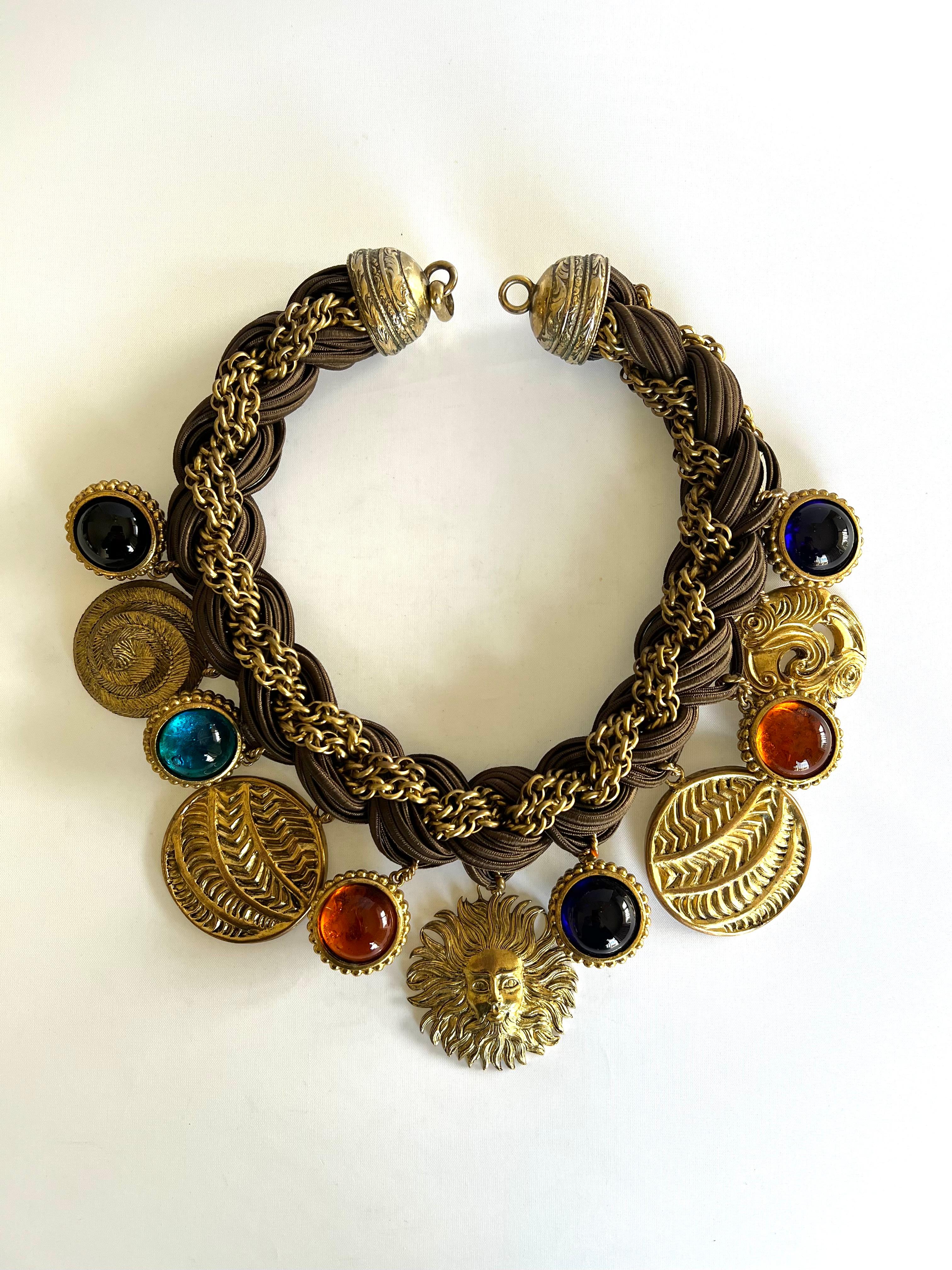 Isabel Canovas Vintage vergoldete Charm-Halskette  Damen im Angebot