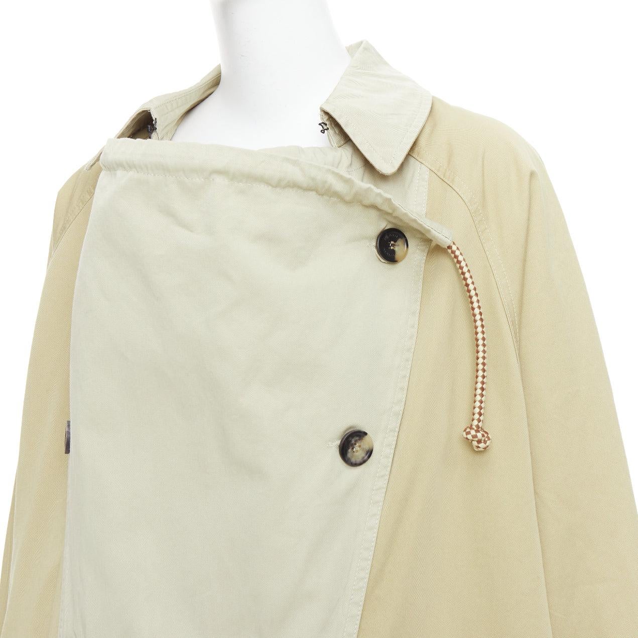 ISABEL MARANT 2023 Runway Ebani, trench in cotone bicolore con coulisse FR34 XS in vendita 3