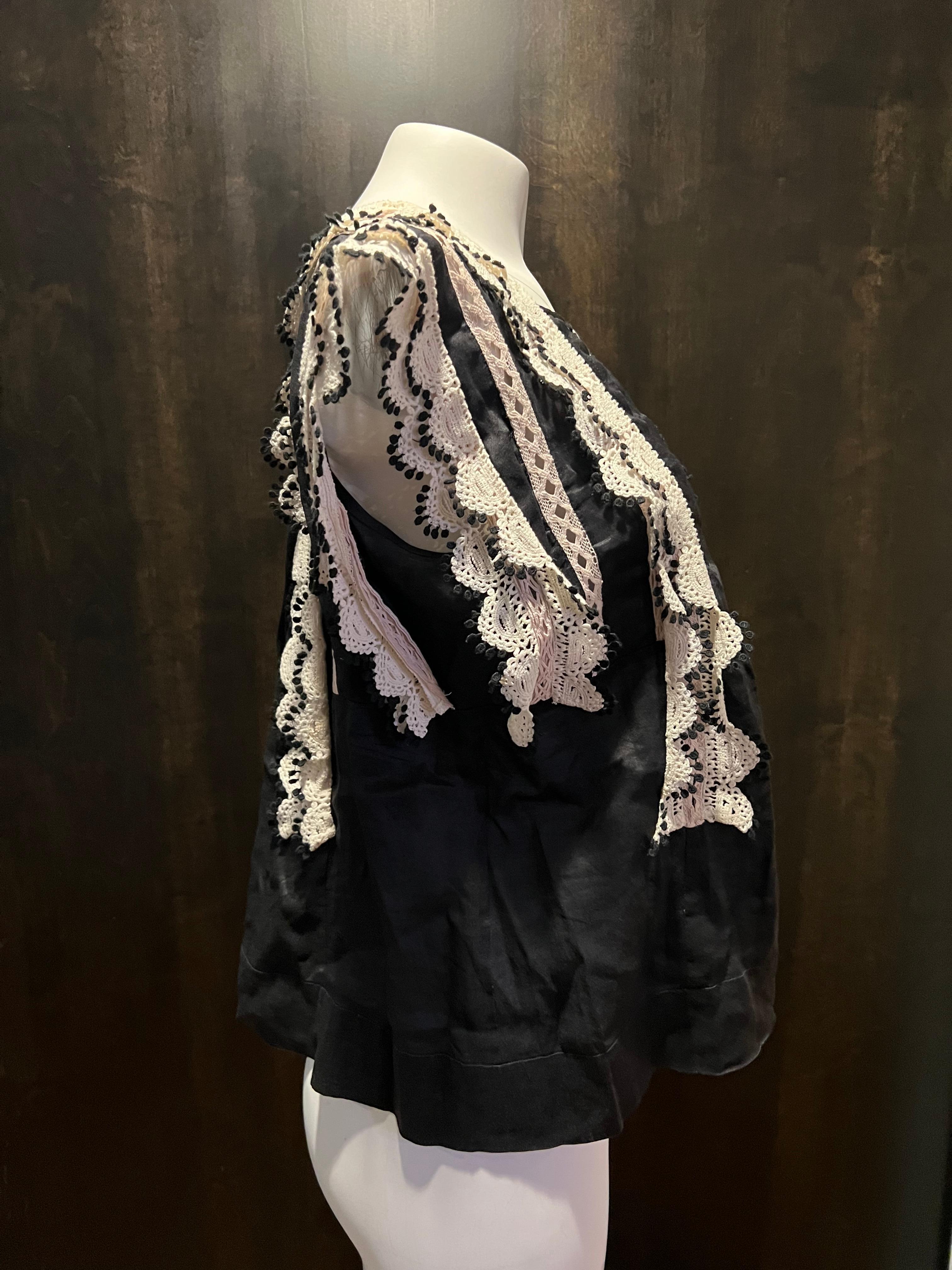 Isabel Marant Black and White Top Blouse, Size 40 In Excellent Condition For Sale In Beverly Hills, CA