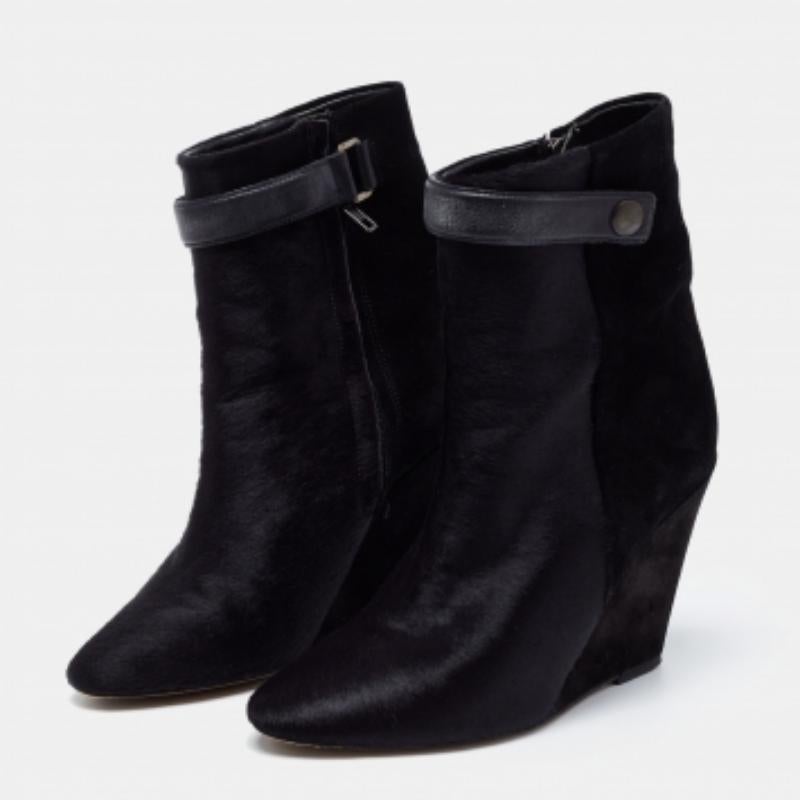 Sport a trendy and chic look by wearing these stunning boots. Made into an appealing silhouette, these boots are crafted from quality materials and rest on sturdy soles. Perfect addition to your collection.