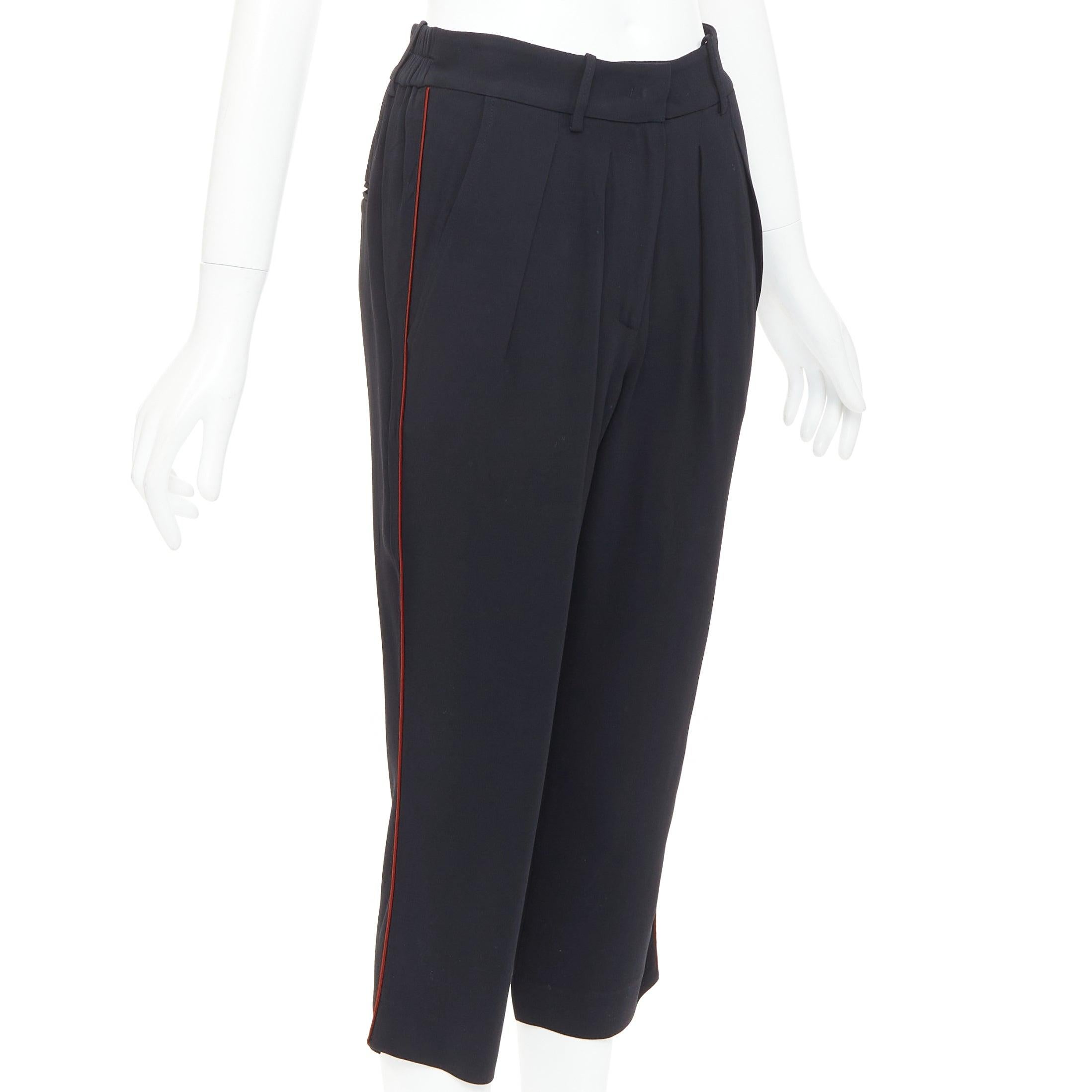 ISABEL MARANT - Pantalon capri coupe droite à plis, passepoil rouge et noir FR36 S
Référence : NKLL/A00606
Marque : Isabel Marant
MATERIAL : Viscose, mélange
Couleur : noir, rouge
Motif : Solide
Fermeture : braguette à glissière
Détails