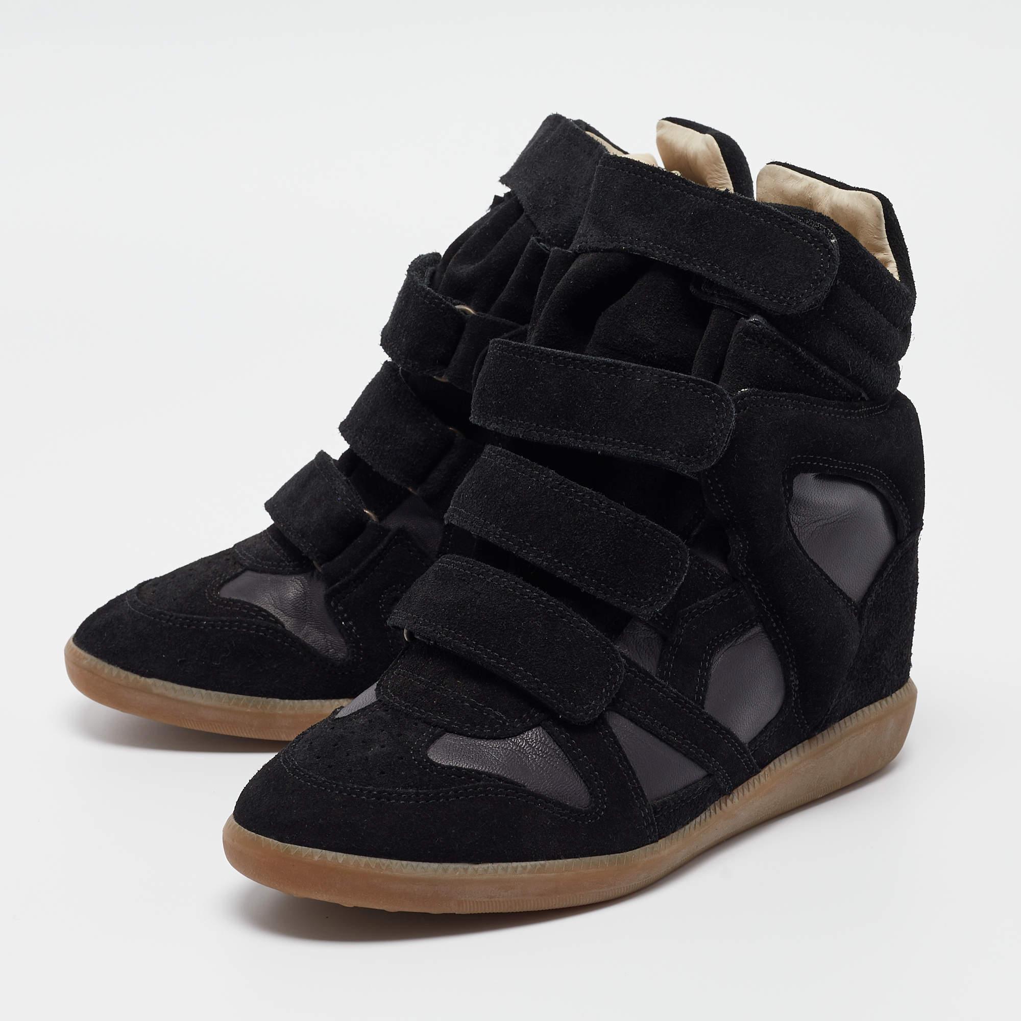 Pour offrir à vos pieds confort et style, Isabel Marant vous propose ces baskets Bekett, l'un des modèles les plus célèbres de la marque. Les baskets sont réalisées en daim et conçues avec des finitions en cuir, des languettes paddées, des bandes