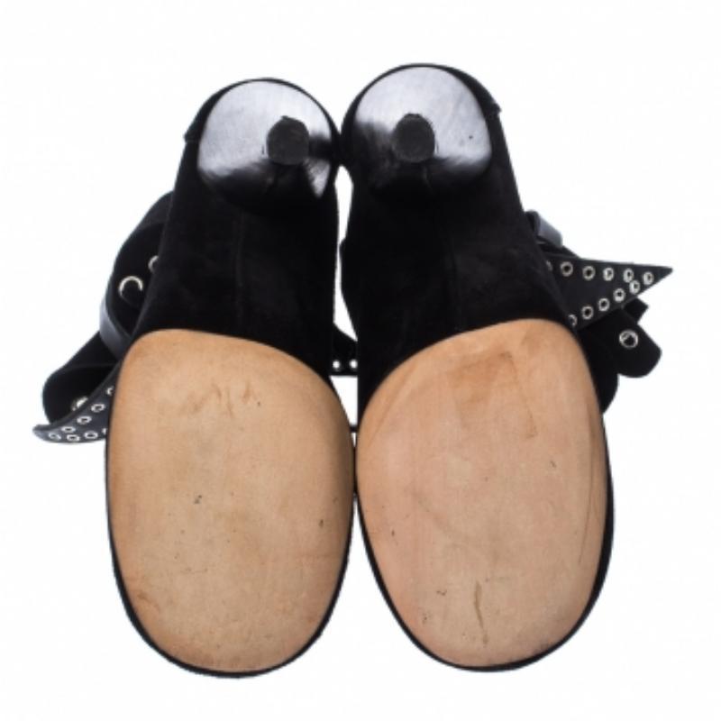 Isabel Marant Schwarz Wildleder Öse Cut Out Schleife Stiefeletten Größe 37 im Zustand „Gut“ im Angebot in Dubai, Al Qouz 2