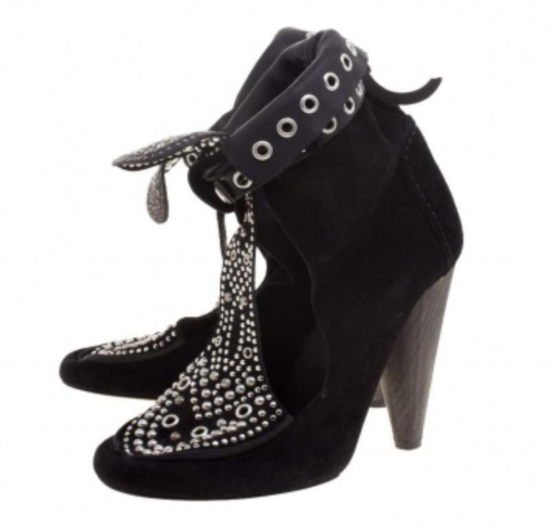 Presenting a fabulous infusion of versatility and high-fashion, these ankle boots from Isabel Marant will help you easily express your personal style. They've been excellently crafted from suede and designed with studs and eyelets. The cutouts and