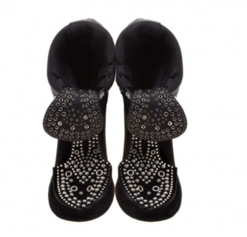 Isabel Marant Black Suede Mossa Studded Cutout Ankle Boots Size 36 In Fair Condition For Sale In Dubai, Al Qouz 2