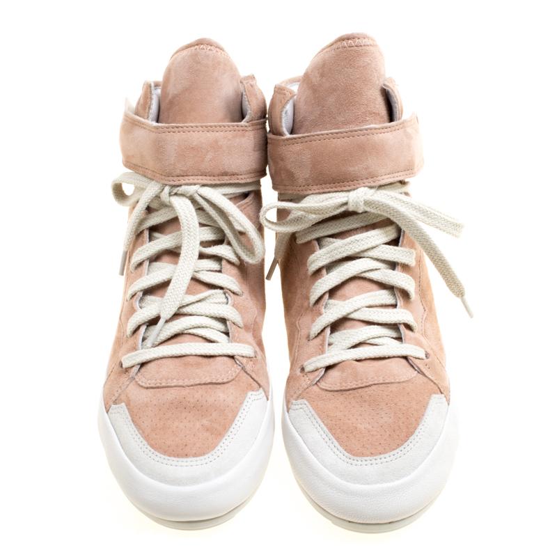 Update your street style with these Bessy sneakers from Isabel Marant. They are crafted from blush pink suede and feature round toes, lace-ups on the vamps and velcro fastenings on the high-top. The leather lined insoles make the pair super