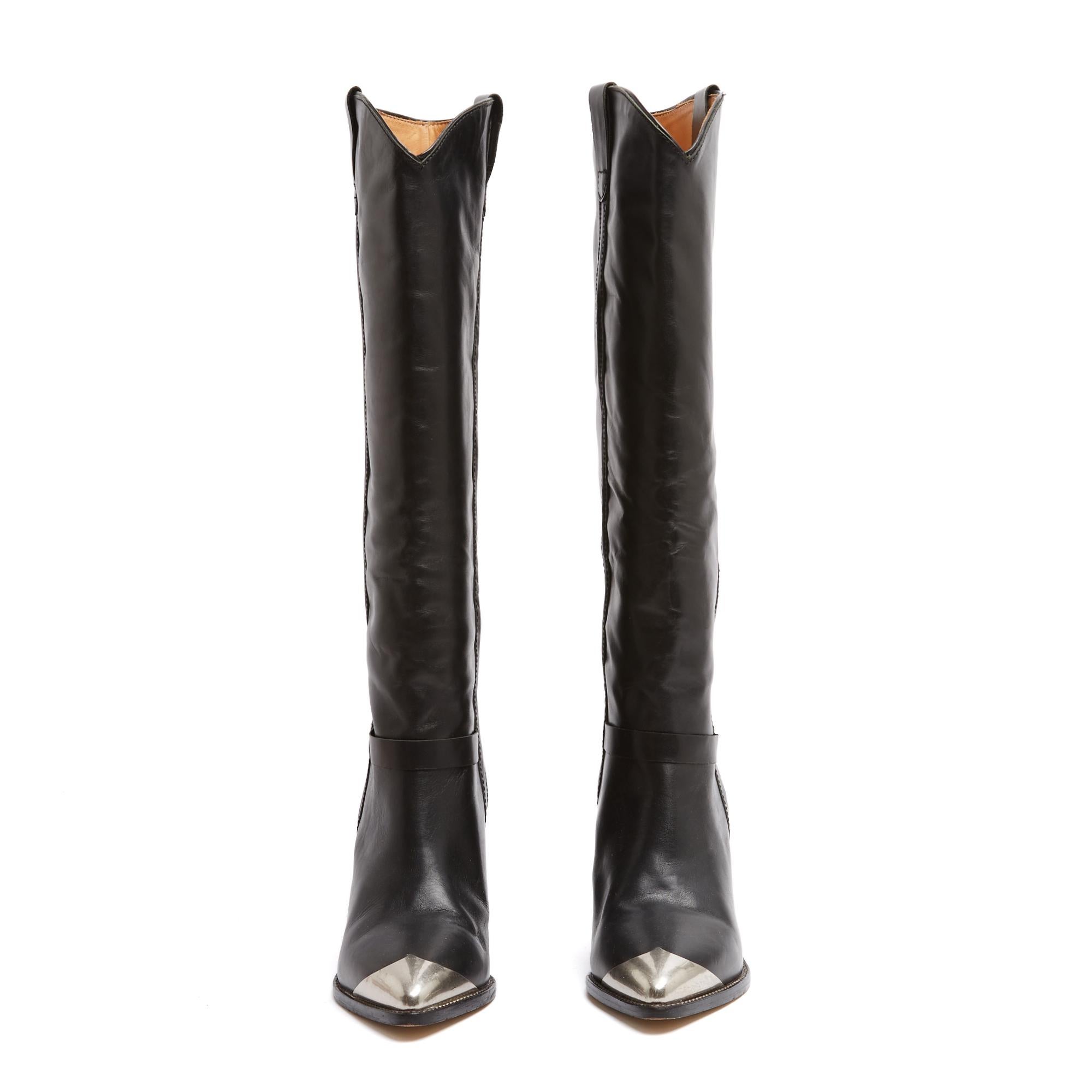 Isabel Marant boots, Lamsy model, in black leather and silver metal, pointed toe, beveled heel, straight shaft rounded towards the top. Size EU37 or UK4 and US6.5: heel 8 cm, shaft from the heel) 39 cm, calf circumference 37.5 cm. The boots are in