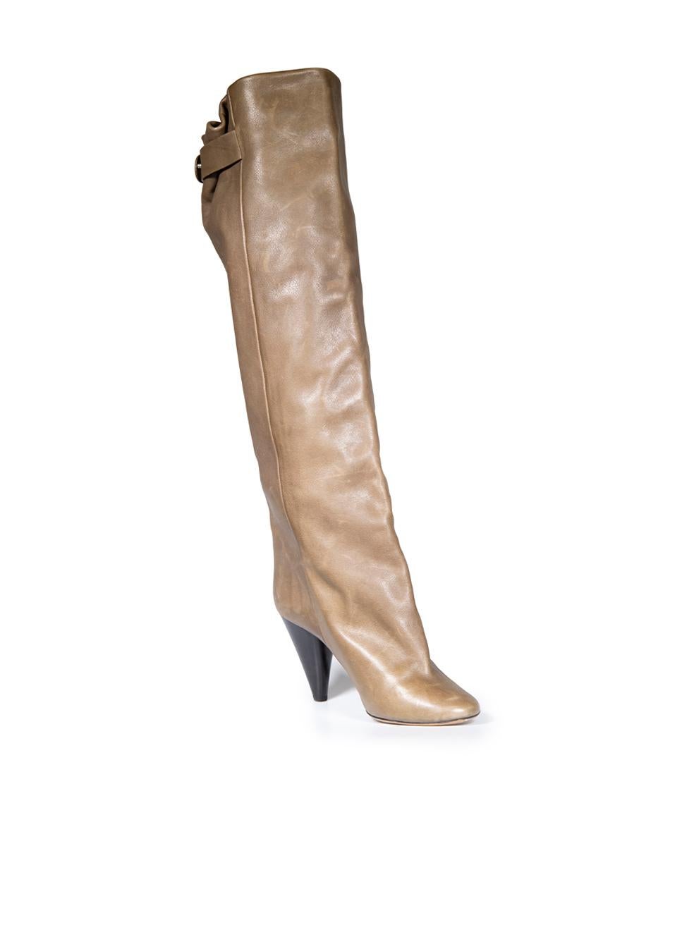 CONDITION is Good. General wear to boots is evident. Moderate signs of wear to both sides, heels, uppers and toes with abrasions to the leather on this used Isabel Marant designer resale item.
 
 Details
 Brown
 Leather
 Boots
 Knee high
 Round toe
