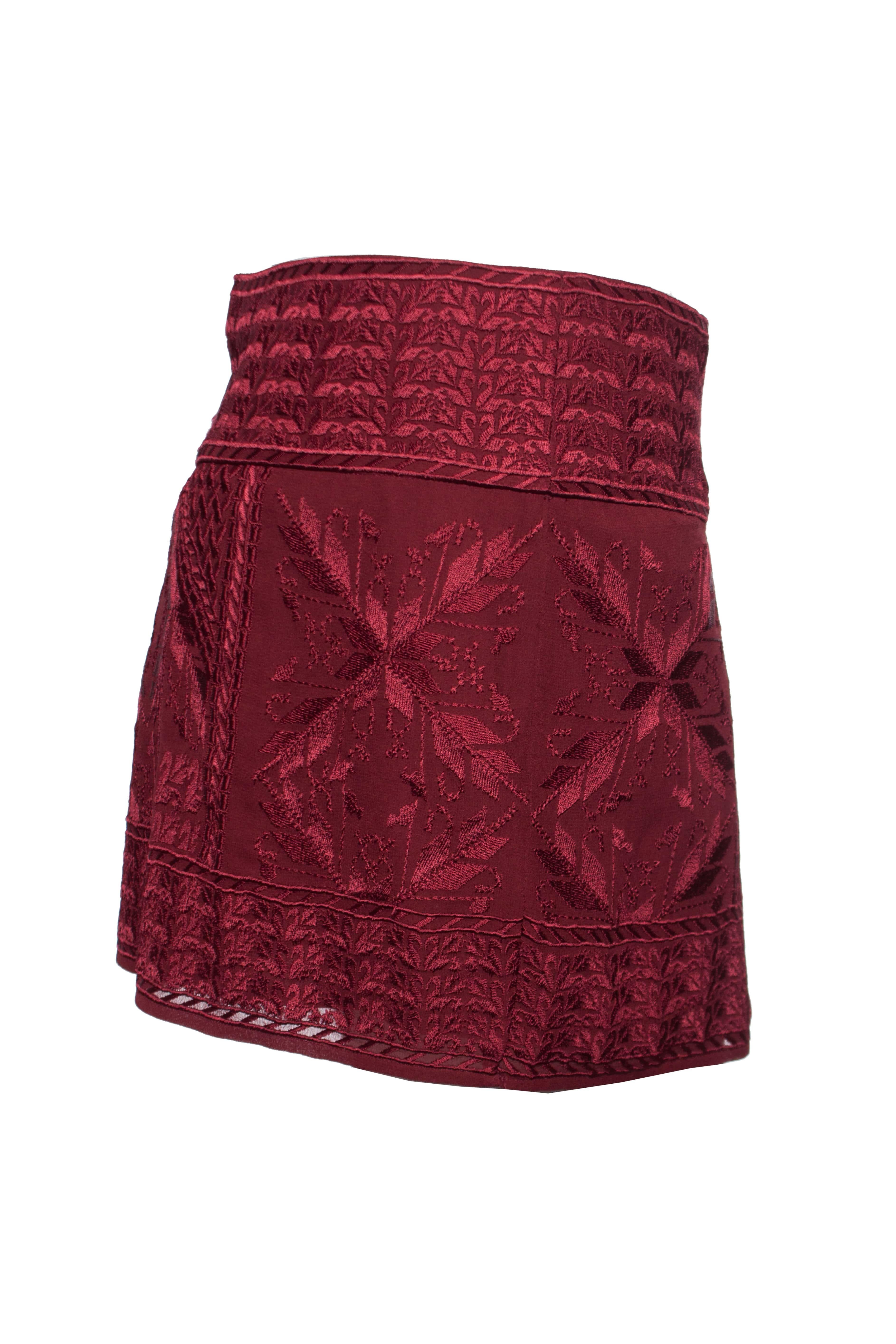 Isabel Marant, Burgundy red andy skirt in size FR38 -S/M. This item is new with hangtag. Bought on mytheresa.

• CONDITION: new with tag

• SIZE: FR38 - S

• MEASUREMENTS: length 33 cm, width 40 cm

• FABRIC: 100 % silk

• CARE: dry cleaning

•