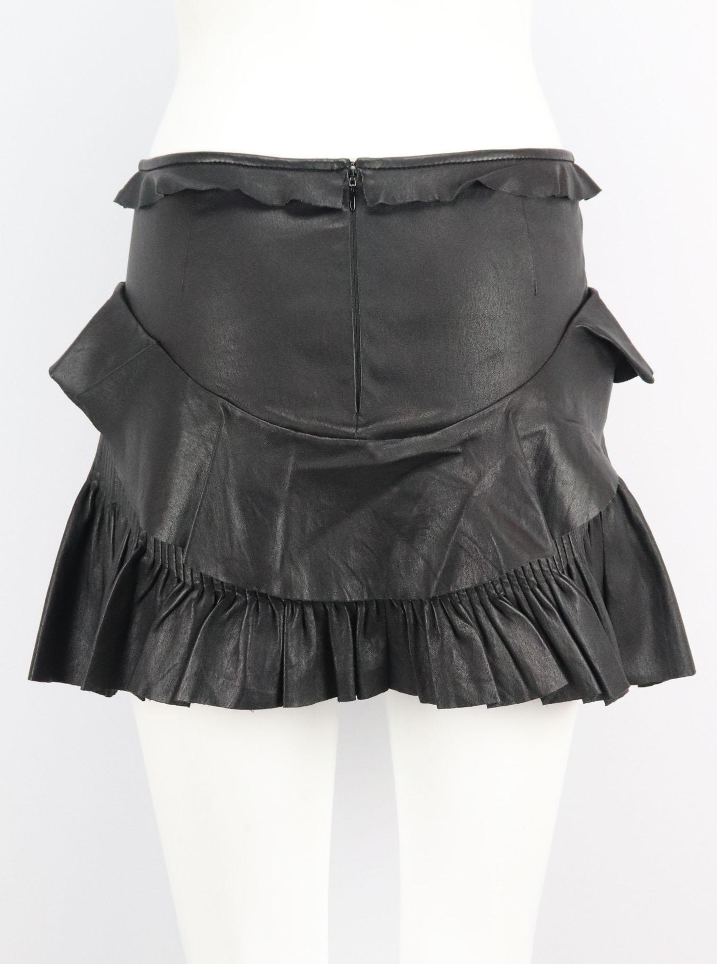 Isabel Marant Mini gonna in pelle elasticizzata con volant color ciano FR 38 UK 10 In condizioni ottime a London, GB