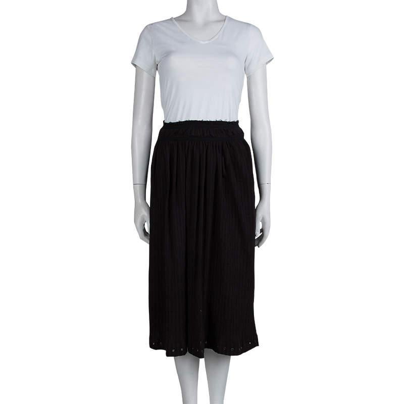 Made from lightweight cotton, this skirt from Isabel Marant is made from lightweight cotton. It features a gathered detail and silvertone grommets lining the hem. An elegant piece, it is perfect for an evening out.

