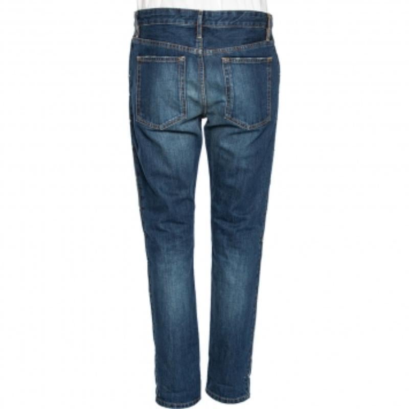  Indispensable à votre garde-robe décontractée, ce jean Isabel Marant Étoile est confectionné en coton pour un port confortable. Ils ont une teinte bleue et une finition vieillie. Ce jean bien ajusté est doté de plusieurs poches et d'une fermeture à