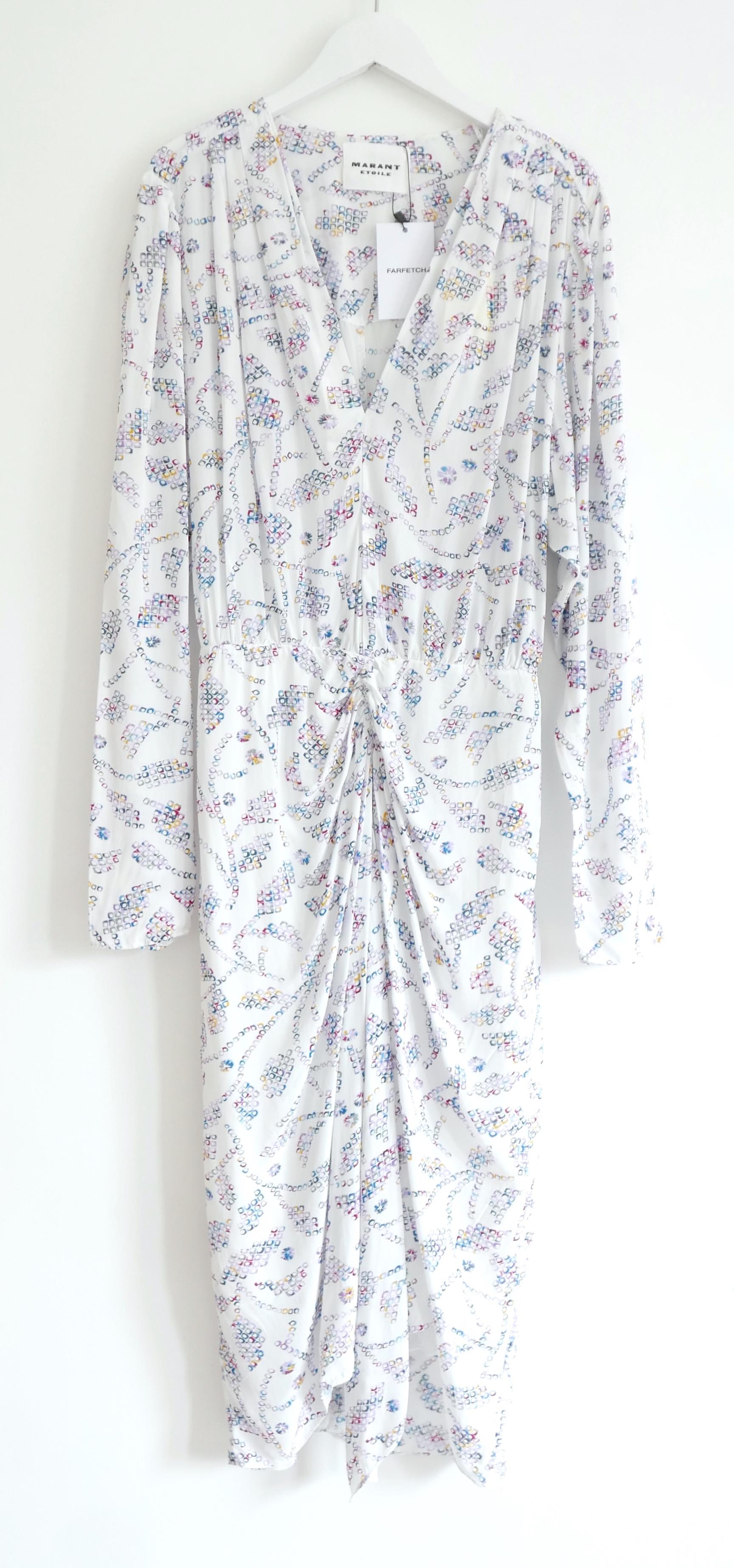Robe Danalia Isabel Marant Etoile la plus cool - achetée pour £495 et non portée. Réalisée en crêpe de viscose écru avec un imprimé en bloc délicat et coloré, elle présente une coupe douce au niveau du buste avec une encolure en V et des détails