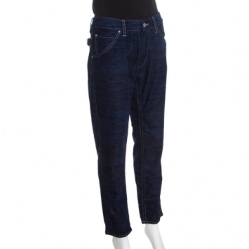 Ergänzen Sie Ihren Kleiderschrank jetzt mit dieser tollen Cordhose von Isabel Marant. Dieses blaue Paar hat ein gestreiftes Muster auf dem ganzen Körper und eine elegante Passform. Sie unterstreichen Ihren Stil und lassen Sie umwerfend aussehen.