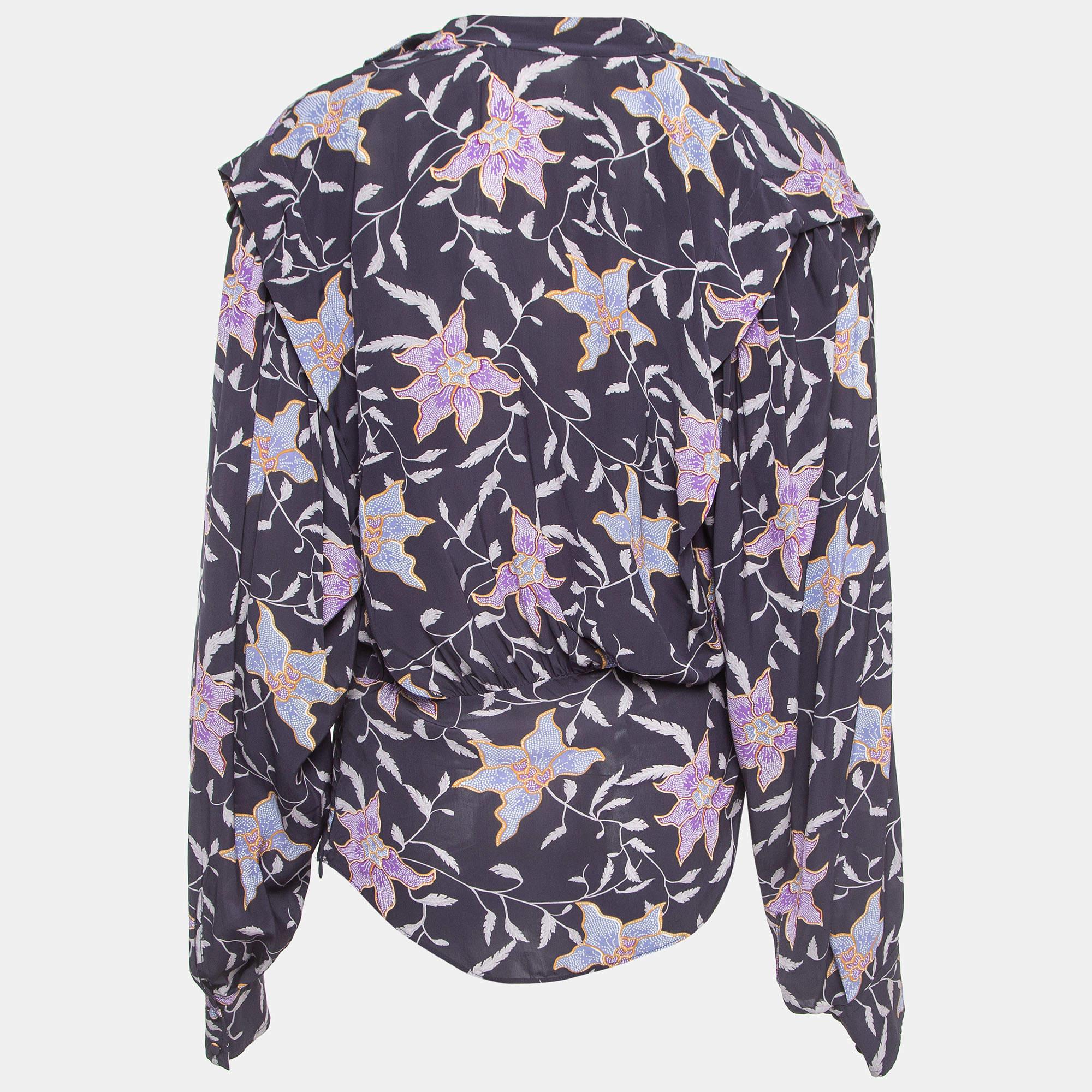 Find great style and comfort while wearing this designer blouse. Tailored using the best fabric, the creation has been given immense detail. Style it with trousers and heels.