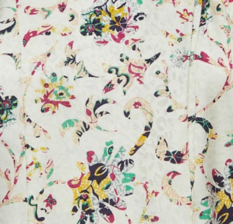 Indossa questa camicetta firmata per trovare stile e comfort. Realizzata con i migliori tessuti, la creazione è stata curata nei minimi dettagli. Abbinalo a pantaloni e tacchi.