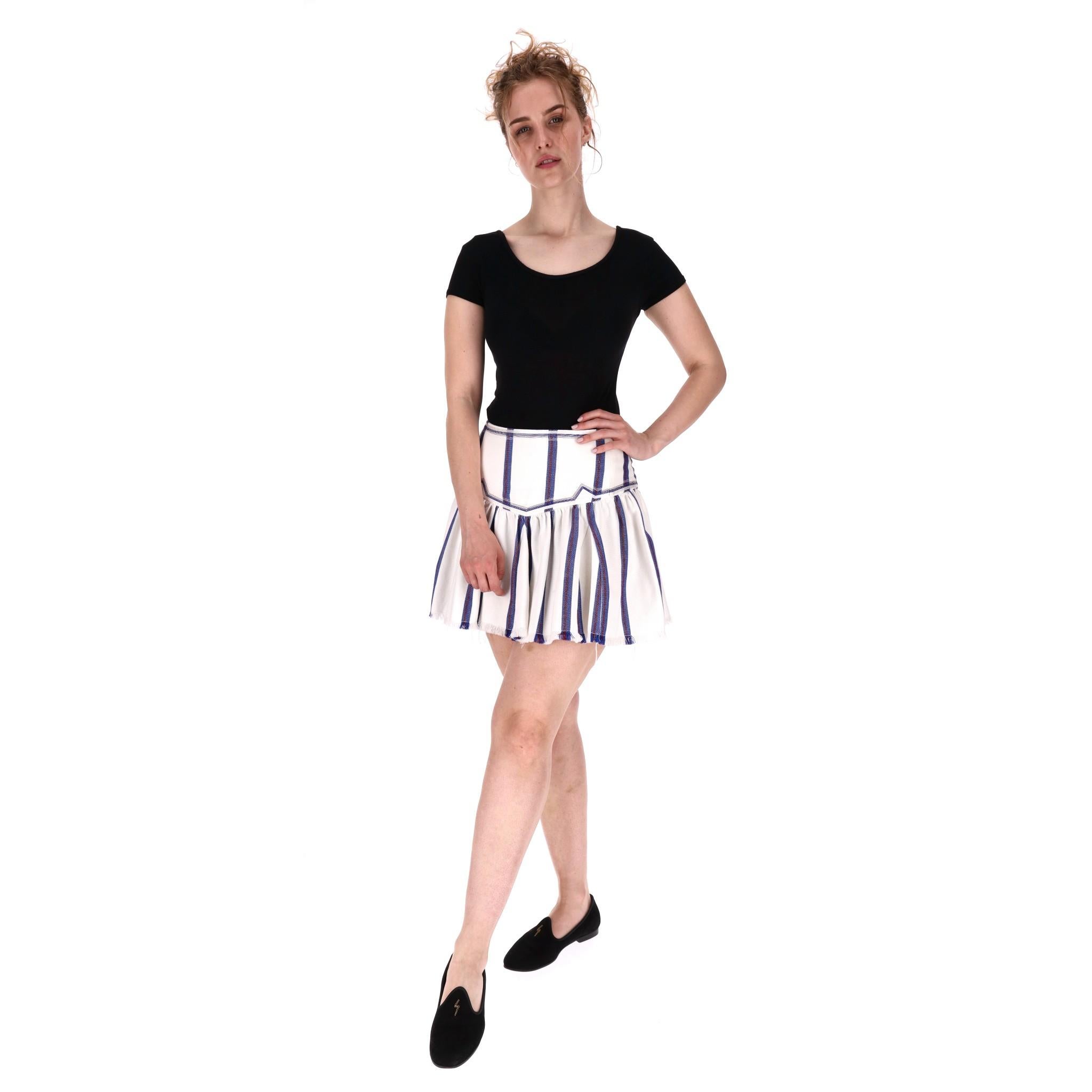 Isabel Marant Etoile Pleated Striped Mini Skirt

White woven 'Delia' skirt designed with striped pattern in blue and red.

Featuring pleated design, waist band and zip closure to rear. Rrp £230

Size – 36FR

Condition – Very Good (Minor marks and