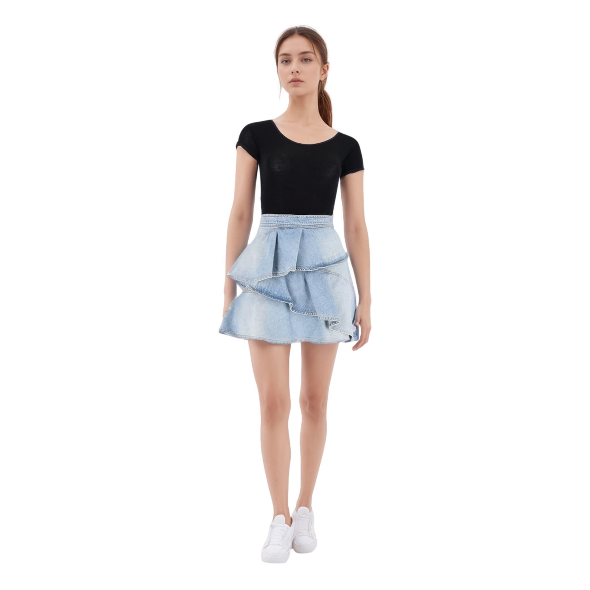 Isabel Marant Etolie Cotton Denim Ruffle Skirt

Light blue mini skirt crafted in cotton denim with ruffle design.

Featuring zip fastening to rear.

Size – 40FR

Condition – Very Good

Composition – 100% Cotton