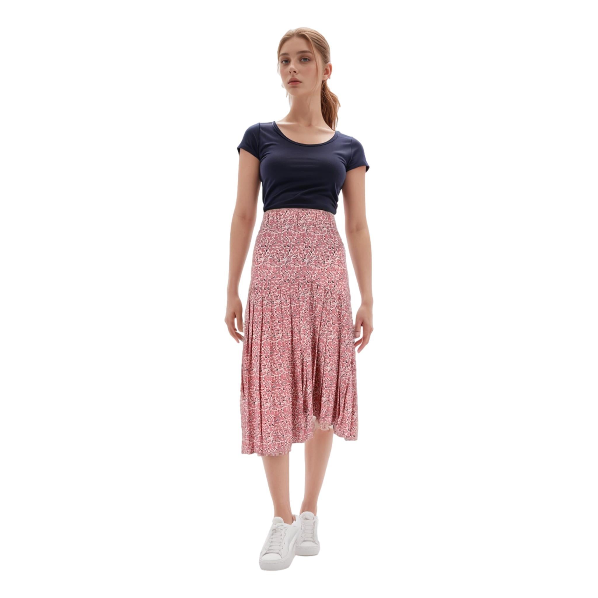 Isabel Marant Floral Print Silk Pleated Skirt

Pink floral printed midi skirt with pleated design.

Detailed with asymmetric hem and elasticated waistband.

Size – 40FR

Condition – Very Good

Composition – 91% Silk, 9% Elastane; Lining 100% Silk