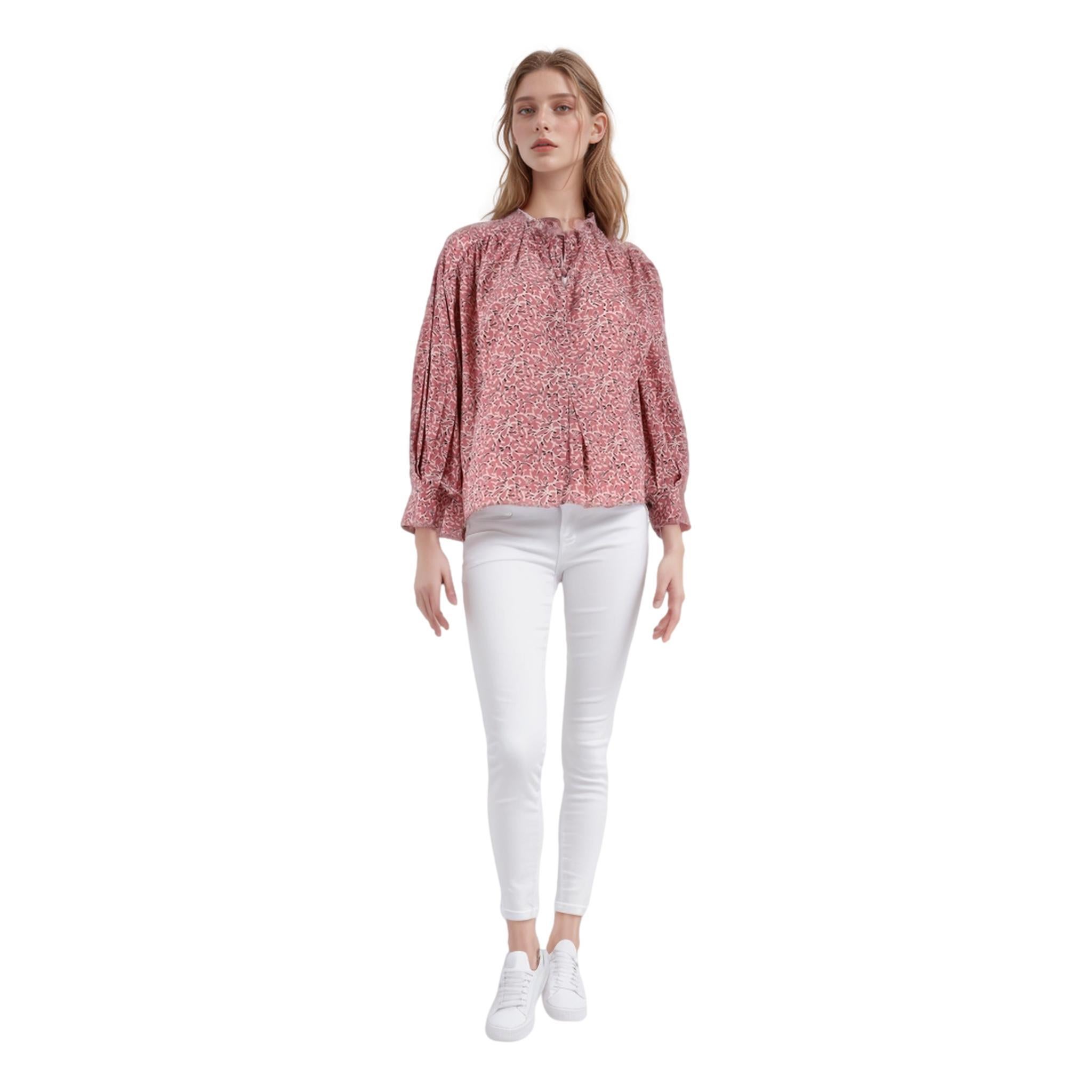 Isabel Marant Floral Print Silk Top

Pink floral printed top designed with split neckline with tie detail.

Featuring pleat accents, long sleeves and relaxed fit.

Size – 40FR

Condition – Very Good

Composition – 91% Silk, 9% Elastane