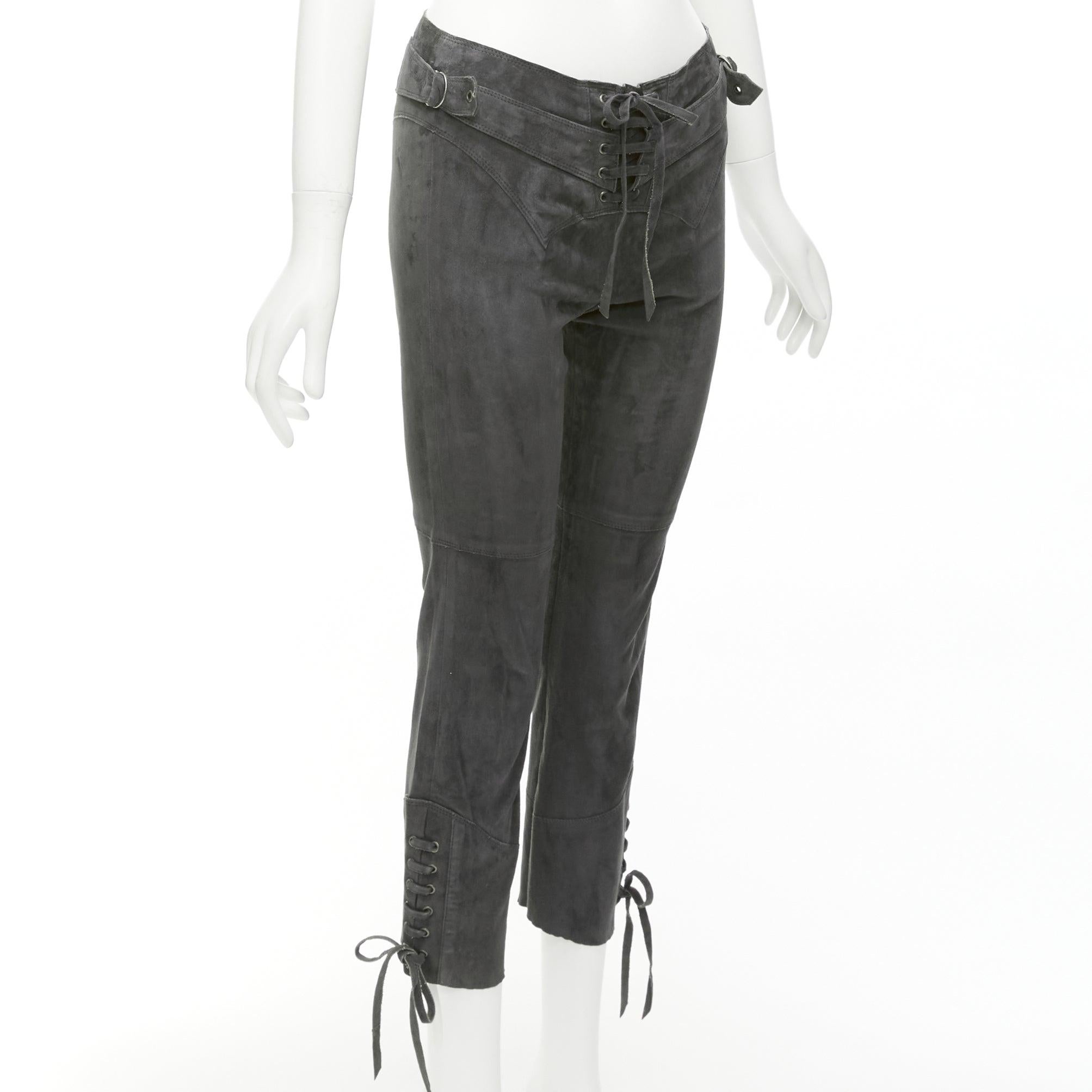 ISABEL MARANT Pantalon court en daim gris à boucles latérales et à lacets
Référence : NKLL/A00205
Marque : Isabel Marant
MATERIAL : Suède
Couleur : Gris
Motif : Solide
Fermeture : Zip
Doublure : Tissu gris
Détails supplémentaires : Boucles sur les