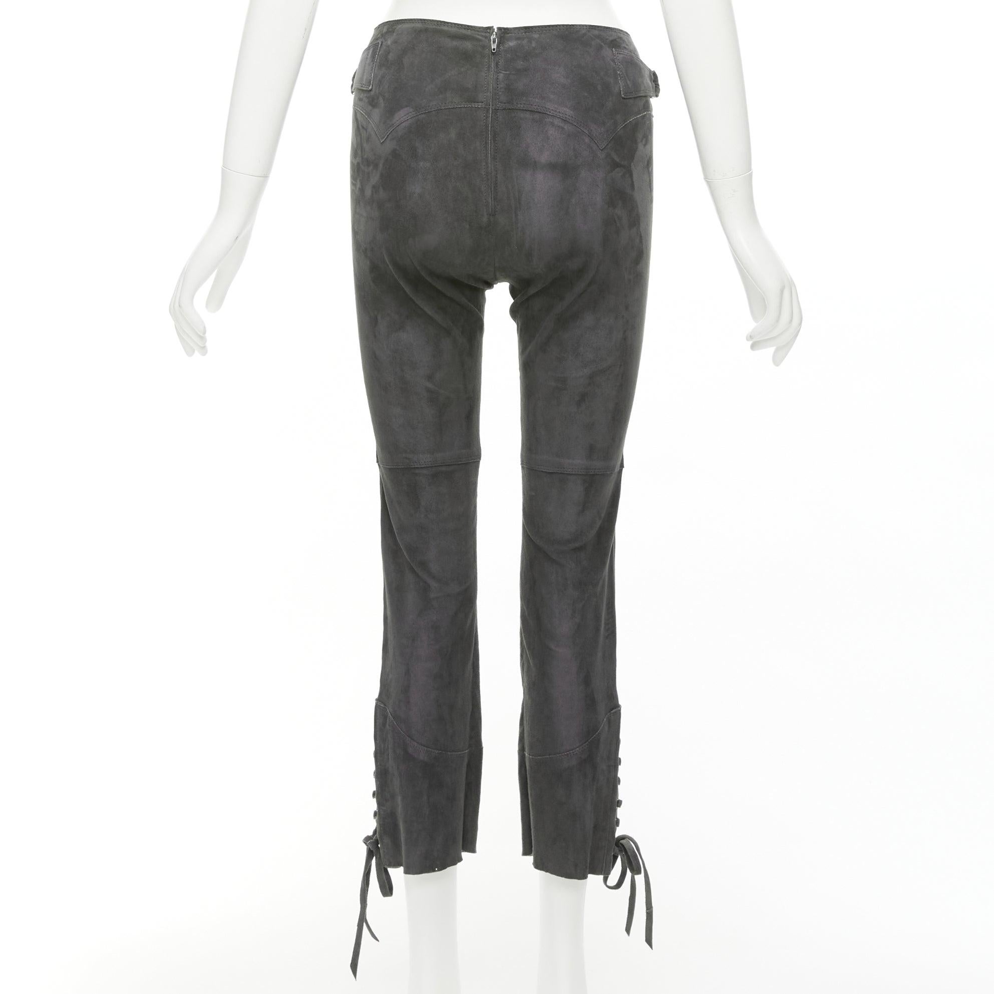 ISABEL MARANT Pantalon court en daim gris à boucles latérales et à lacets en vente 1