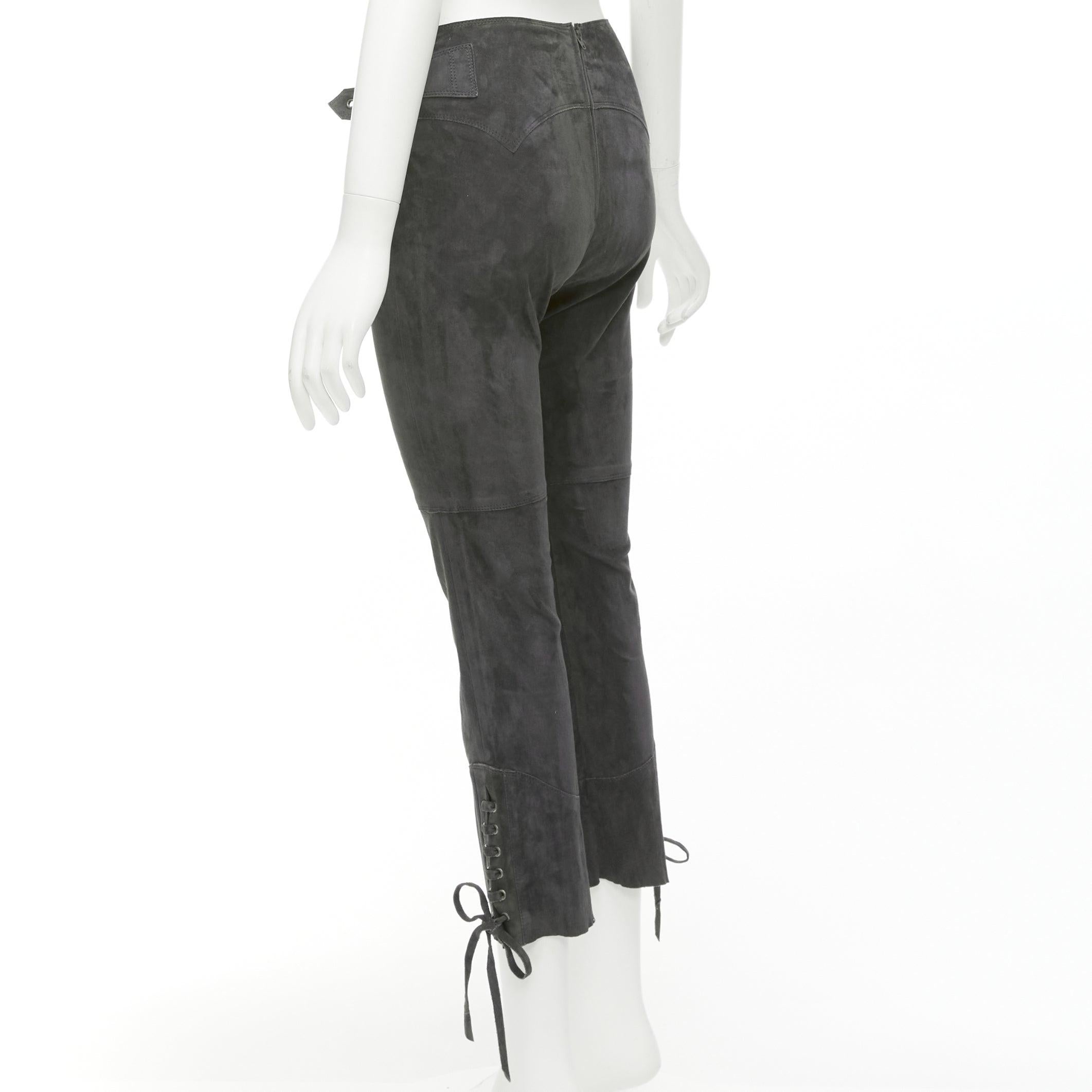 ISABEL MARANT Pantalon court en daim gris à boucles latérales et à lacets en vente 2
