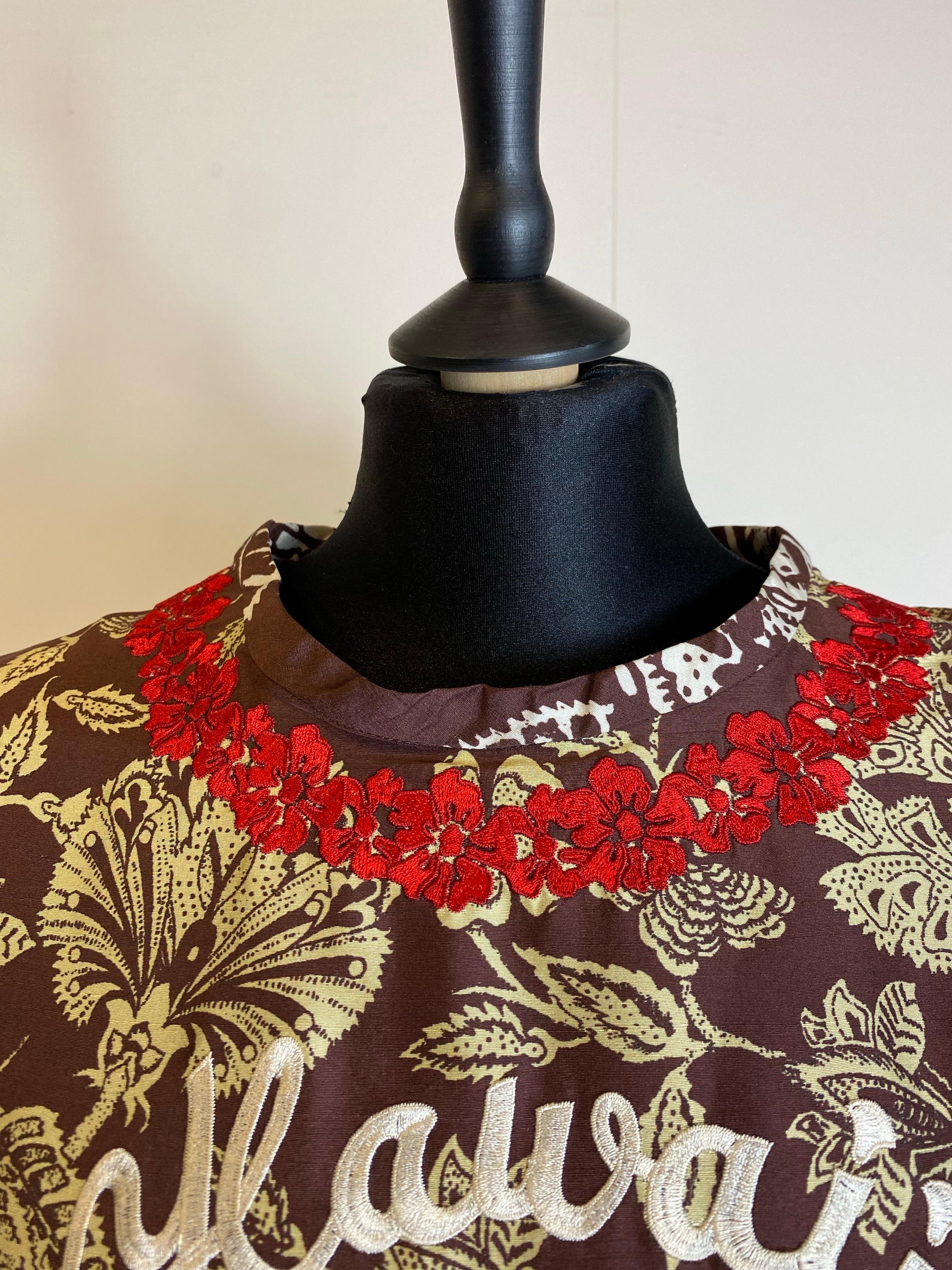 Isabel Marant long sleeves T-Shirt 
Missing composition and size label.
We think it is a silk/viscose blend.
Fits an international S/M.
Shoulders 42 cm
Bust 52 cm
Length 55 cm
Excellent general condition, shows signs of use and some pulled threads.