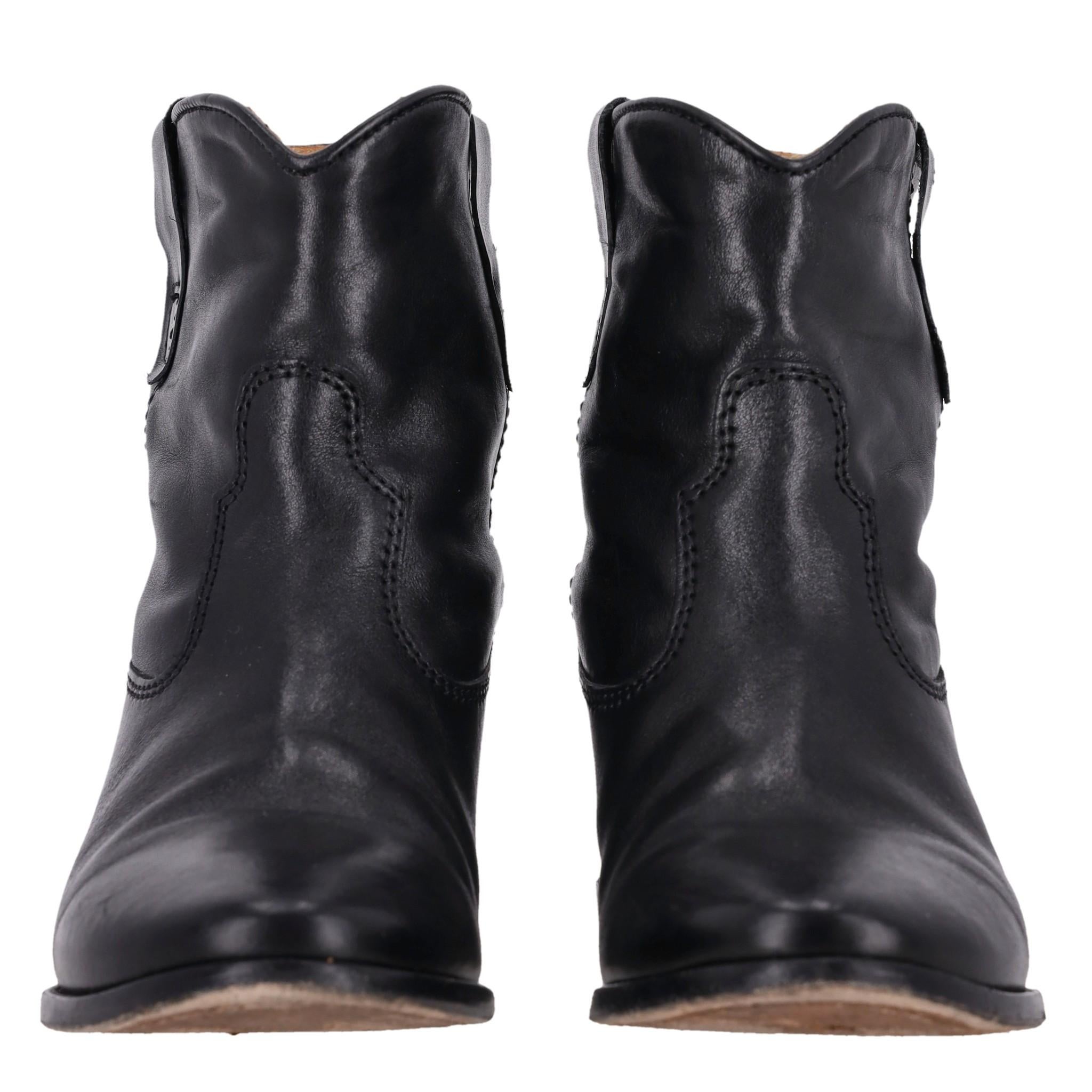 Isabel Marant Leather Ankle Boots

Black ankle boots crafted from leather with tonal stitching design and leather tabs to the sides.

Featuring pull-on style, almond toe, stacked block heel and leather lining and soles.

Rrp Approx. £600

Size –