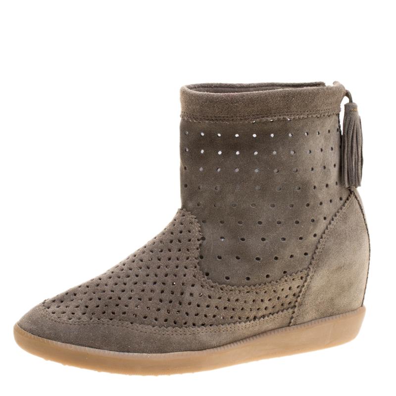 Constructed in moss green suede and in an easy to wear design, these Isabel Marant Basley ankle boots are sure to create those casual and comfortable bohemian chic looks. Accented with perforated details all around the surface, these boots feature