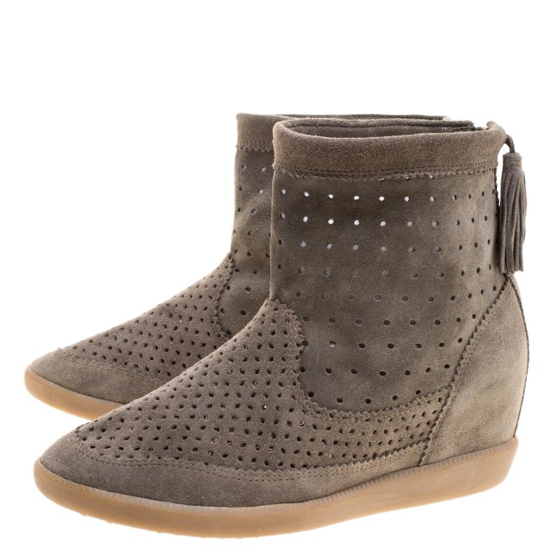 Isabel Marant Moss Green Perforated Suede Basley Ankle Boots Size 40 In Good Condition In Dubai, Al Qouz 2