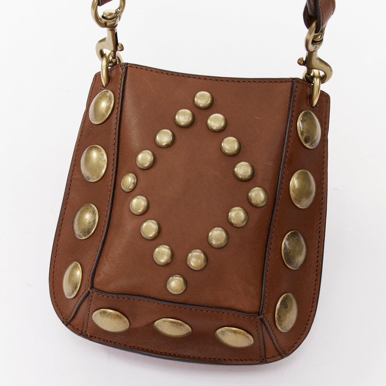 ISABEL MARANT Nasko sac hobo en cuir marron à clous ronds dorés pour le transport du corps en vente 5