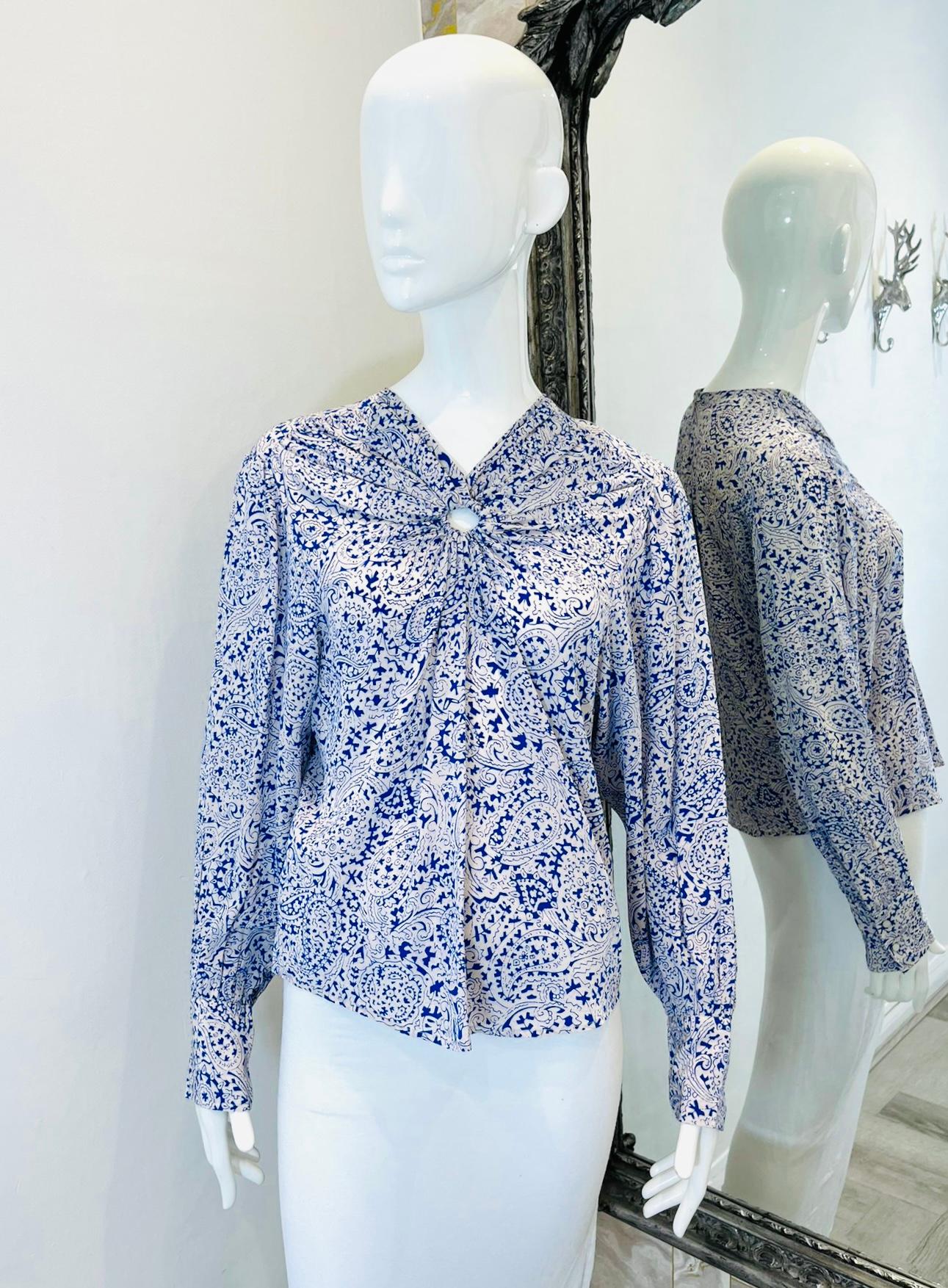 Isabel Marant Printed Silk Top

White, long sleeved blouse designed with paisley print in blue.

Detailed with gathered cut-out detail to the centre.

Styled with V-Neckline and regular fit silhouette.

Size – 40FR

Condition – Very