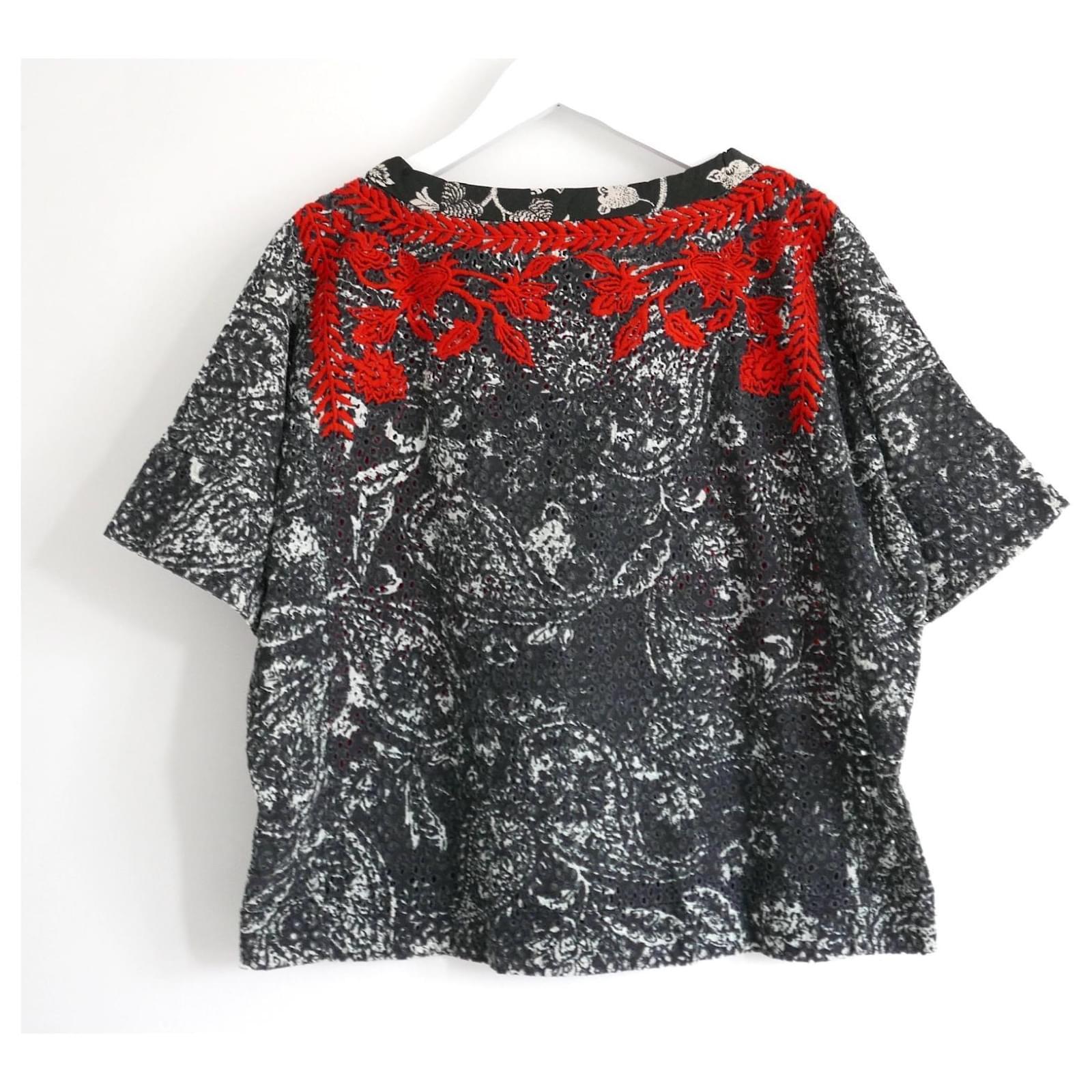 Gorgeous archival Isabel Marant top from the SS13 collection. Made from grey and cream blurry print punched texture cotton with red embroidery to the shoulders and sleeves. Size FR40/UK12. Approx measurements - bust 46”, waist 42” and length 21”.
