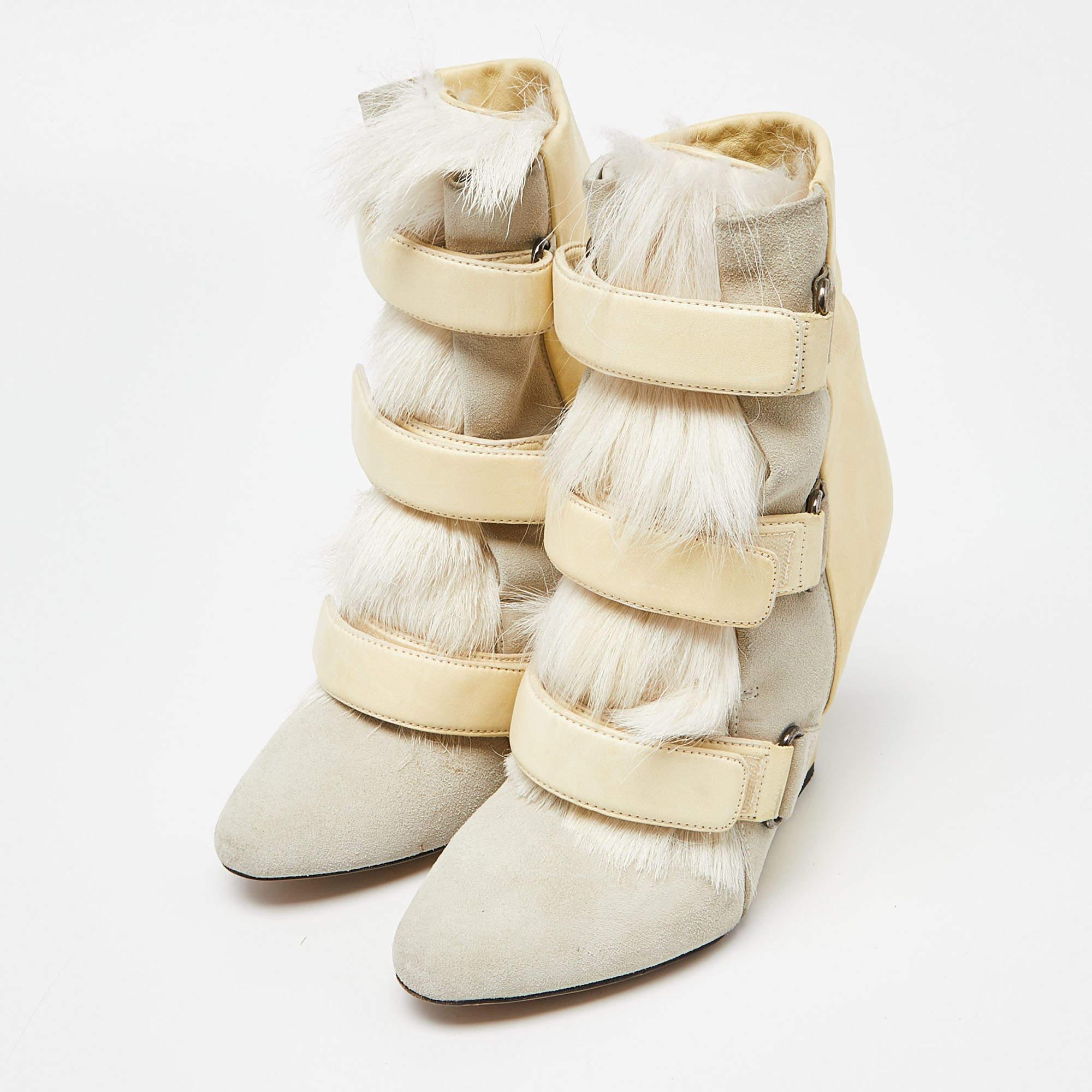 These stylish Isabel Marant ankle boots are meant to last you season after season. They have a comfortable fit and high-quality finish.