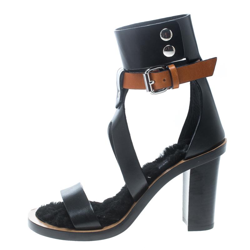 Isabel Marant Two Tone Leather Jenyd Shearling Block Heel Ankle Cuff  Size 37 In New Condition In Dubai, Al Qouz 2