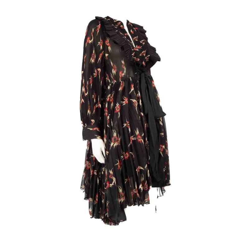 CONDITION is Very good. Minimal wear to dress is evident. Minimal wear to the front of the dress with a pulls to the weave on this used Isabel Marant designer resale item.
 
 
 
 Details
 
 
 Model: Wesley
 
 Multicolour - Black and red
 
