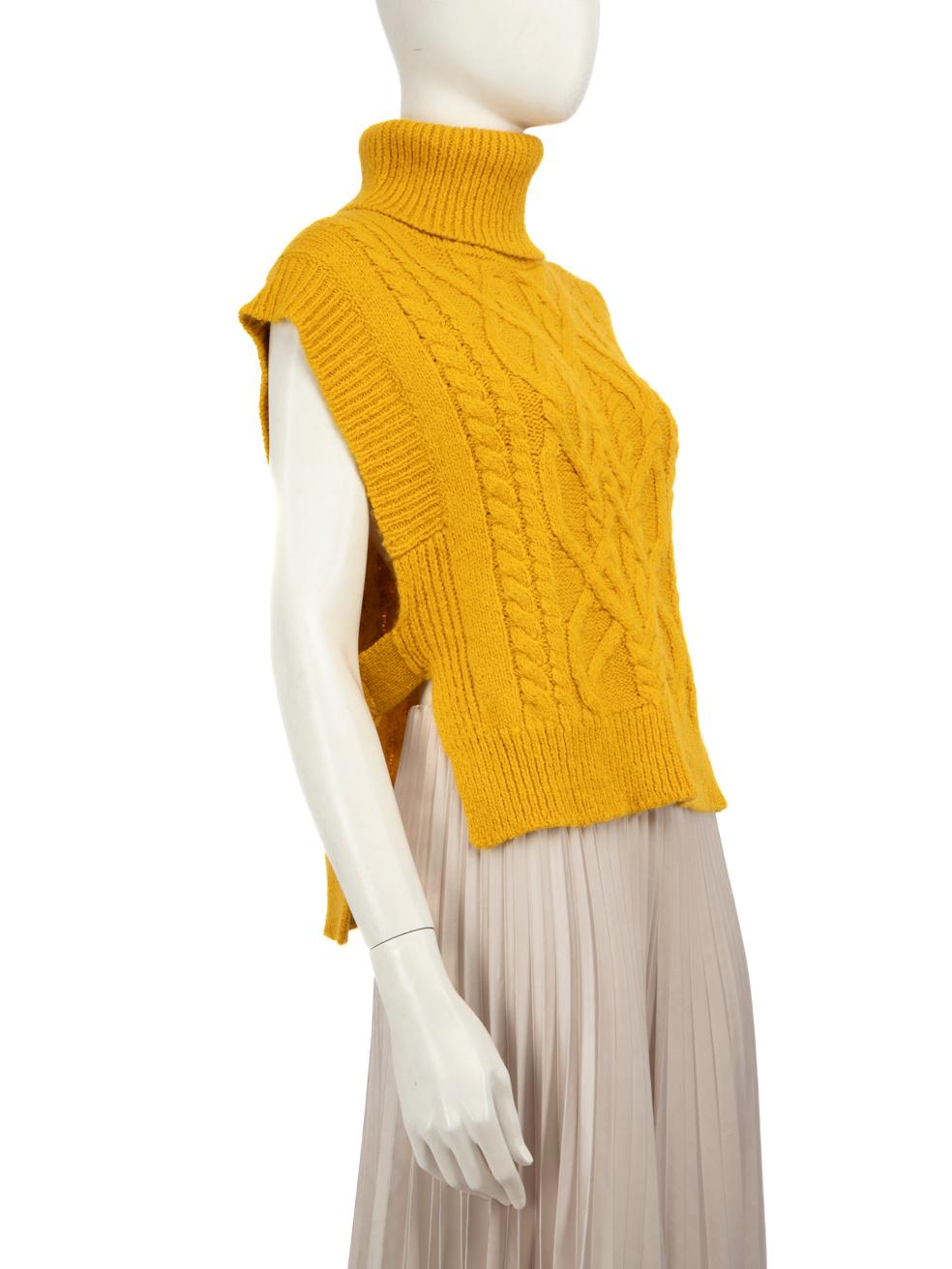 CONDITION is Very good. Minimal wear to the jumper is evident. small plucks to weave on the back arm hole on the left side. The second label has been removed on the back inside neckline of this used Isabel Marant designer resale item.
 
 
 

