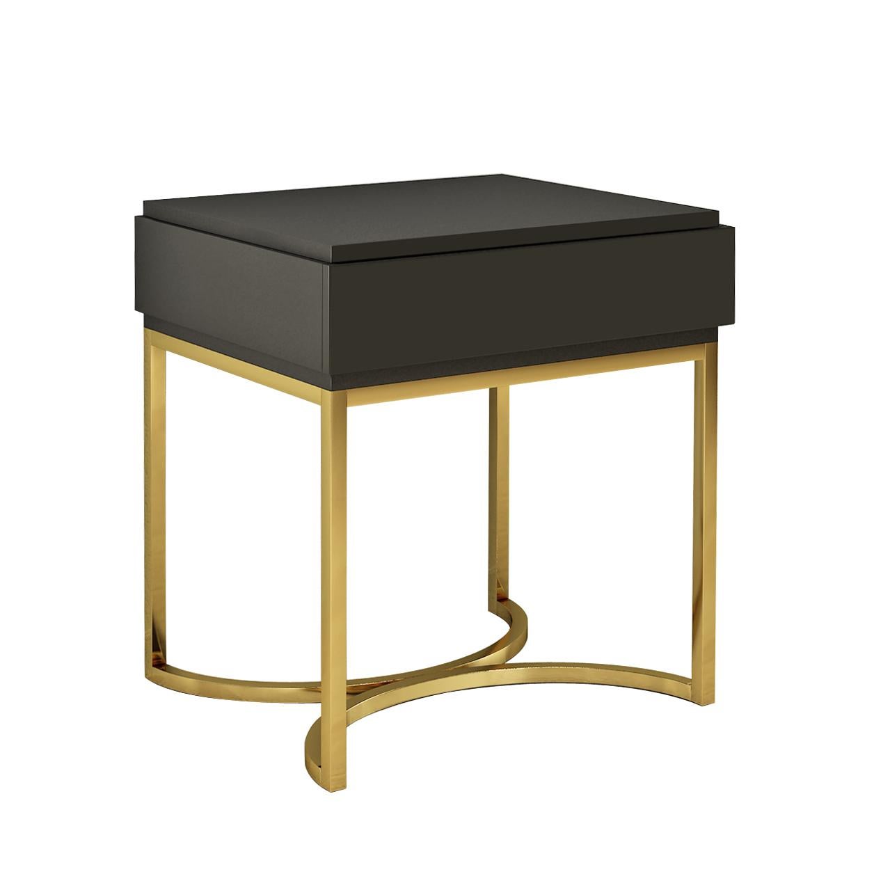 Designed by IC and realized by skillful Italian artisans, the Damiano nightstand features one self-closing drawer standing on a brass, or powder-coated metal – structure. It is a stand-out piece that will enrich any decor with sophisticated