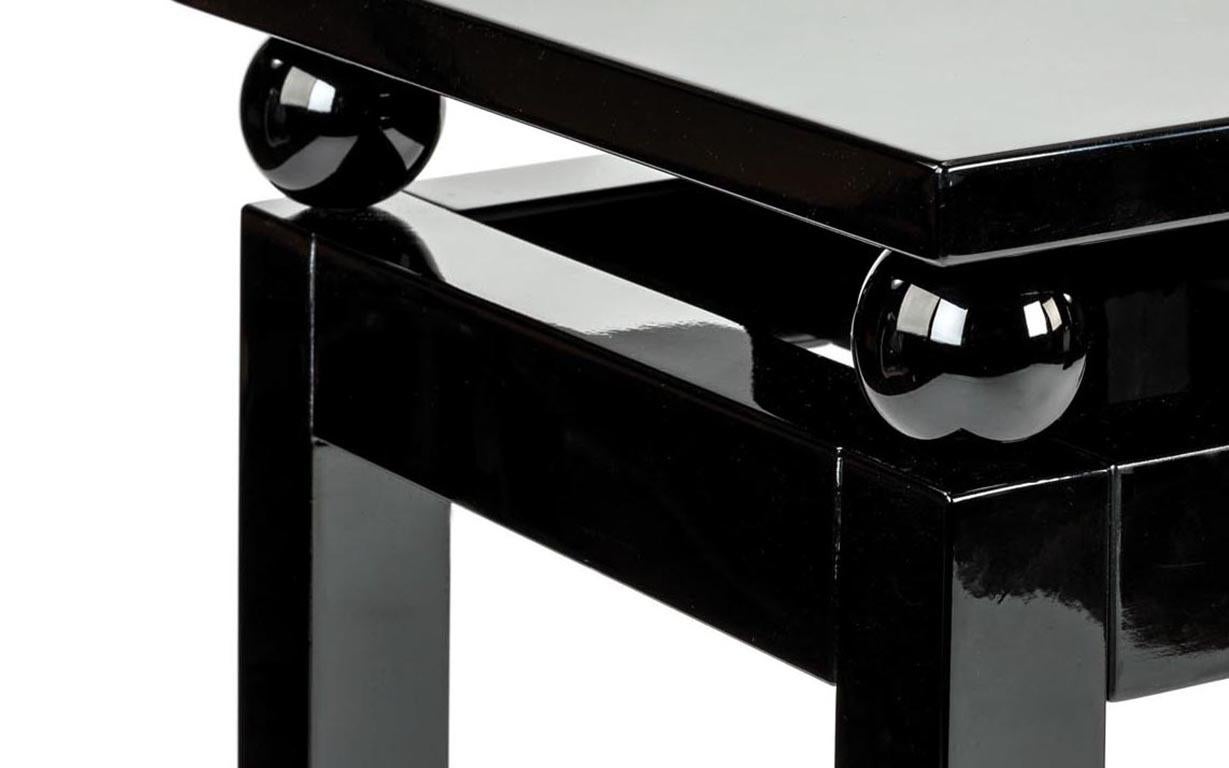 Designed by IC and realized by expert Italian artisans, this Nine occasional square table with curved legs and decorative spheres, presents a beautifully light and airy design.
The design is finished in a hard, dense and super sleek black gloss